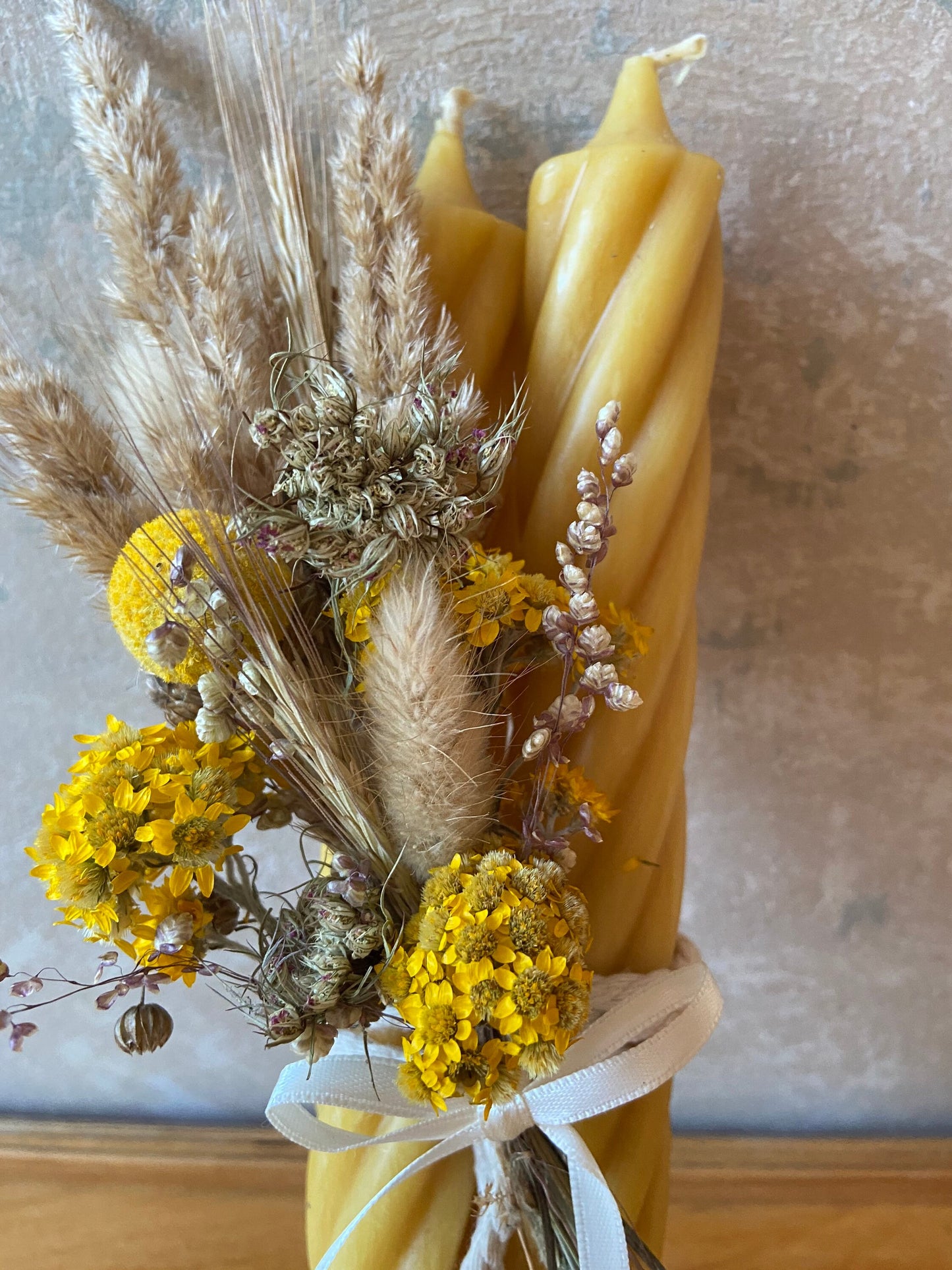 Kerze | Trockenblumen Sträußchen