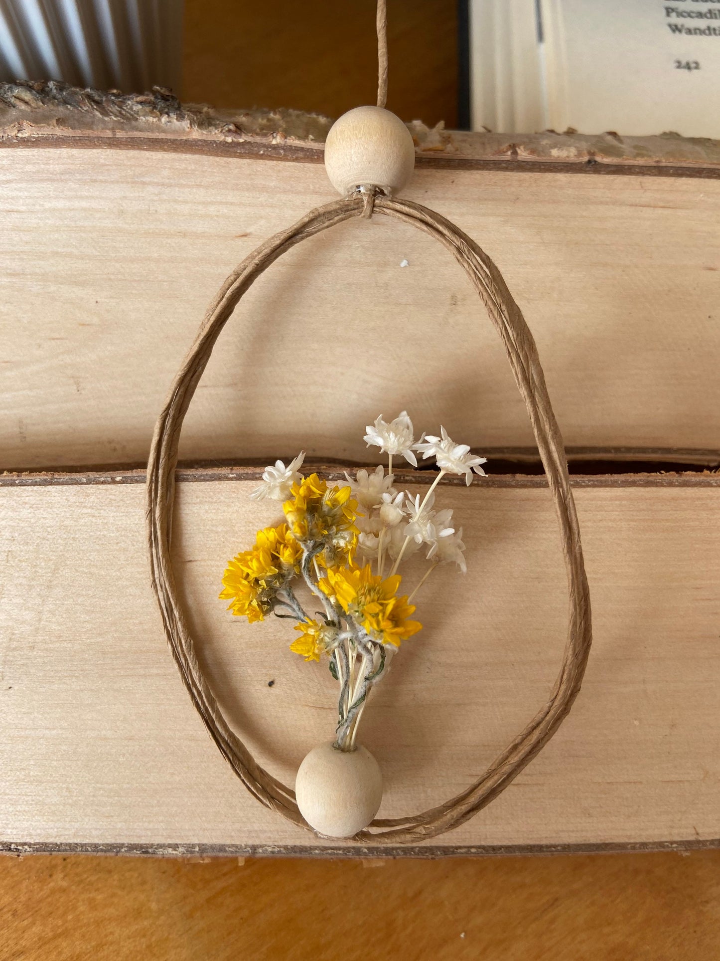 Ei | Anhänger | getrocknete Blüten | Holzperlen | Ostern | Osterstrauch | Osterdeko