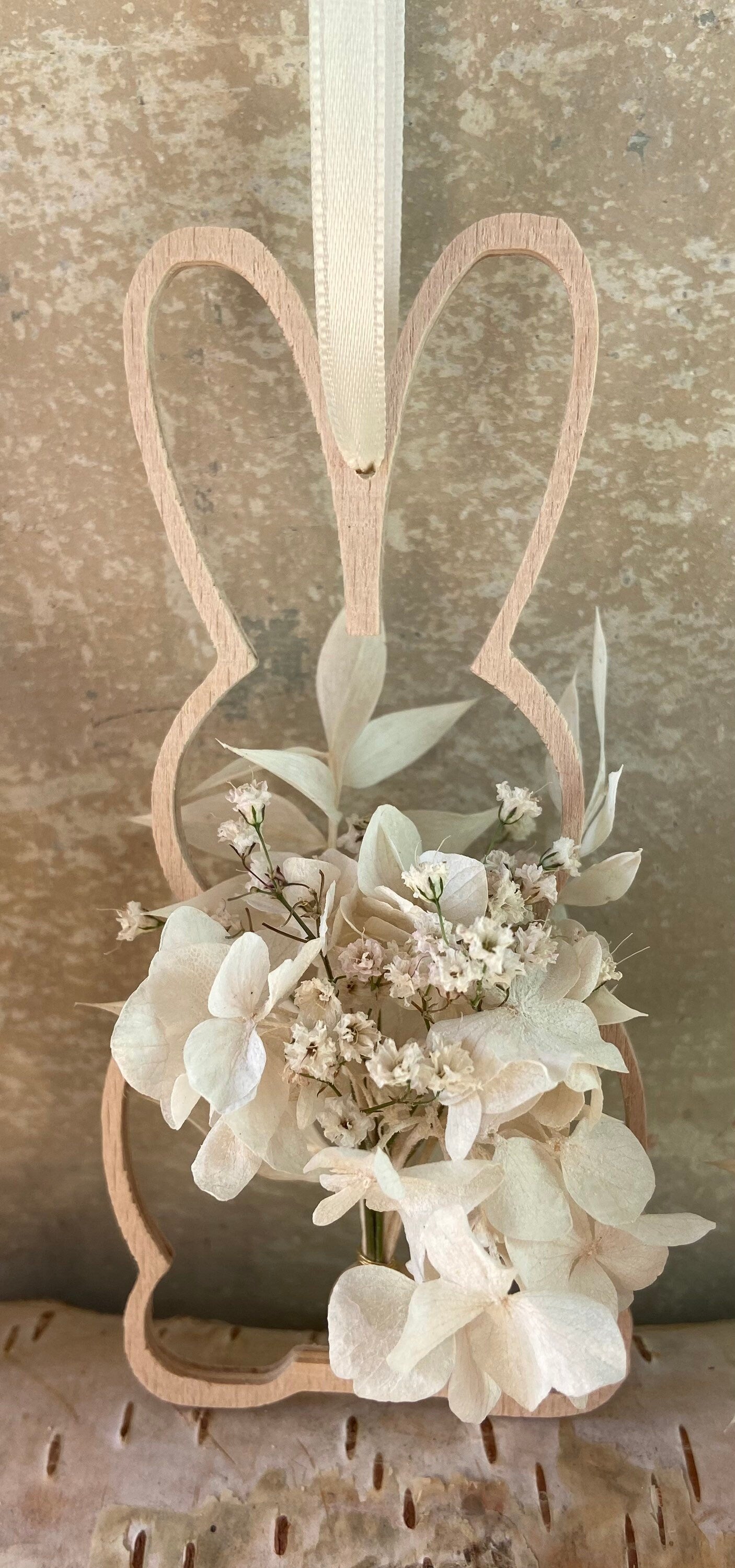 Hase | Osterhase | Holzhase | getrocknete Blüten | Ostern | Ostertisch | Osterdeko |Trockenblumen | Deko | Einladung | Tischdeko | Anhänger