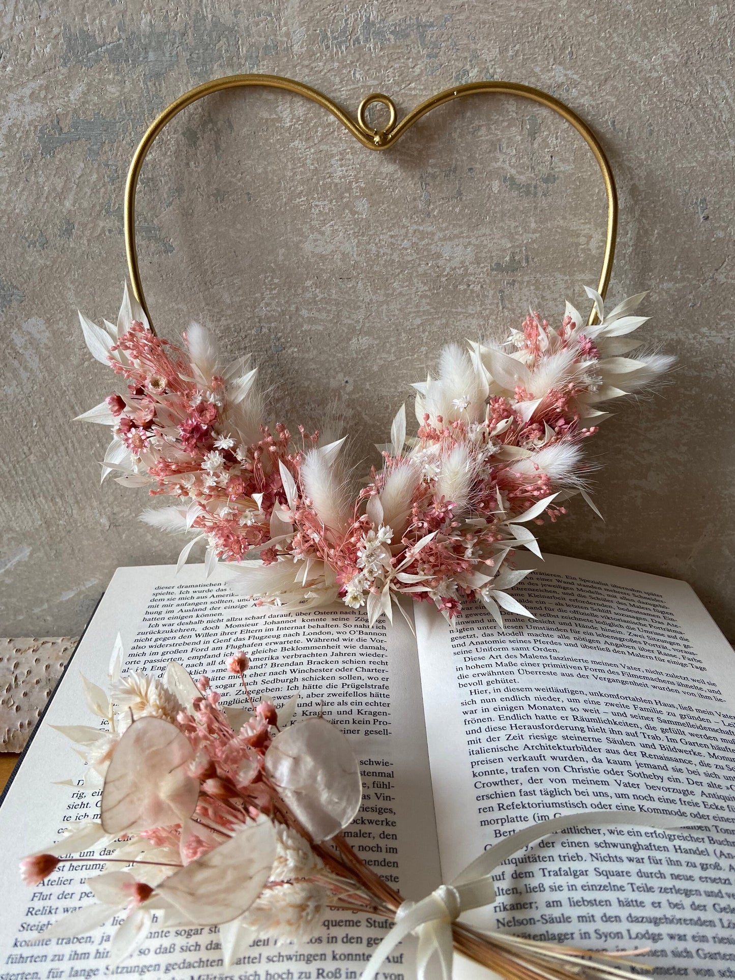 Herz | Trockenblumen | Schleifenband | rosa | weiß | gold | kleines Herz | getrocknete Blüten Gräser | kleine Geschenke | von Herzen