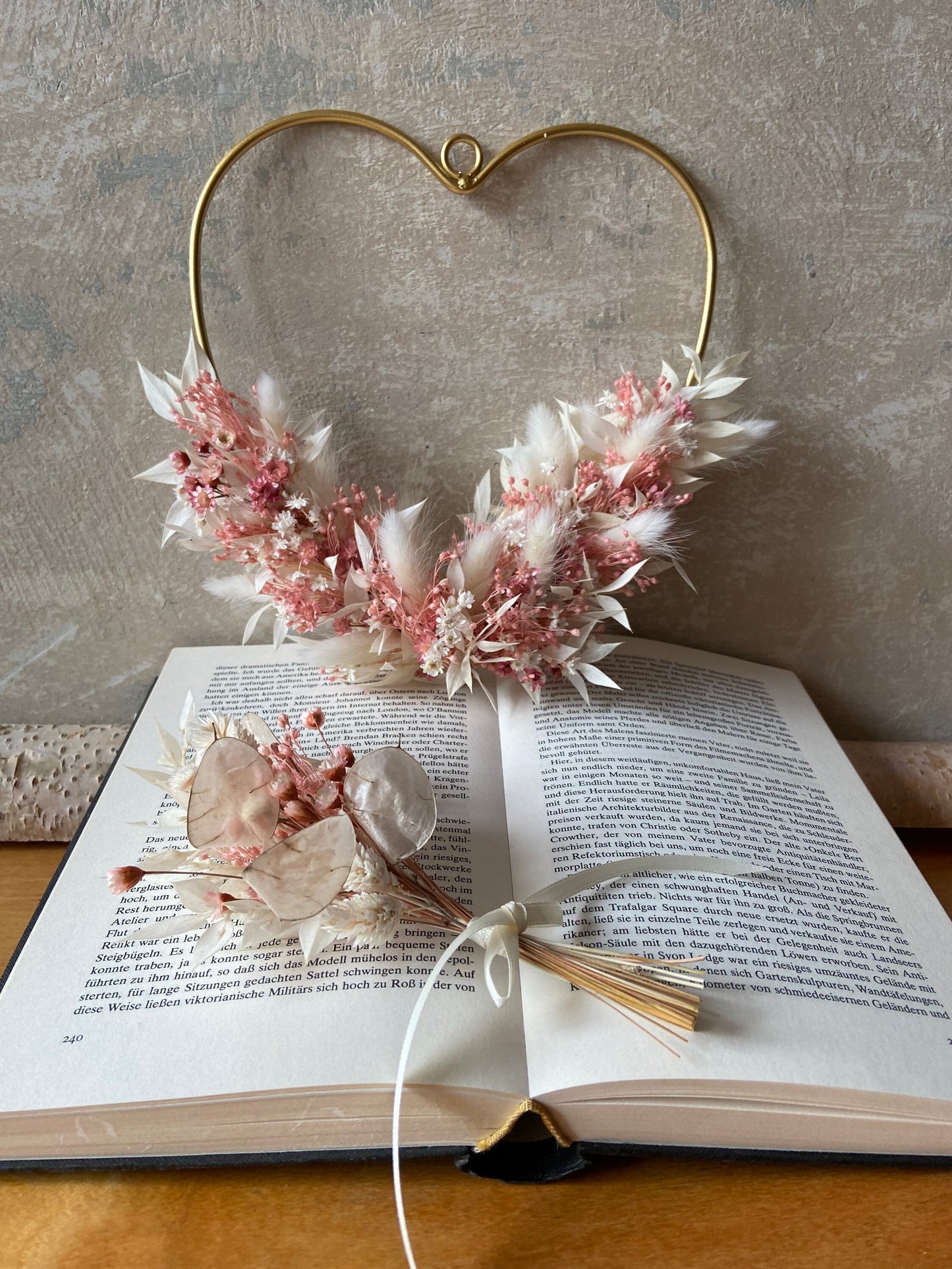 Herz | Trockenblumen | Schleifenband | rosa | weiß | gold | kleines Herz | getrocknete Blüten Gräser | kleine Geschenke | von Herzen