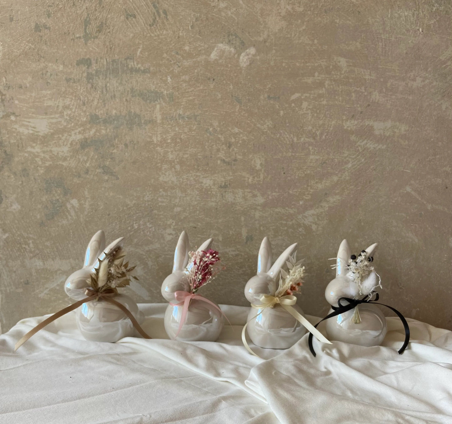 Hase | Osterhase | Keramikhase | getrocknete Blüten | Ostern | Ostertisch | Osterdeko |Trockenblumen | Deko | Tischdeko