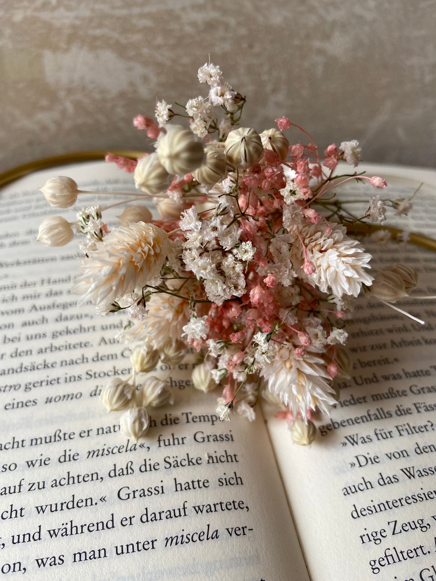 Herz | Trockenblumen Strauß | Schleifenband | rosa | weiß | gold | kleines Herz | getrocknete Blüten Gräser | kleine Geschenke | von Herzen