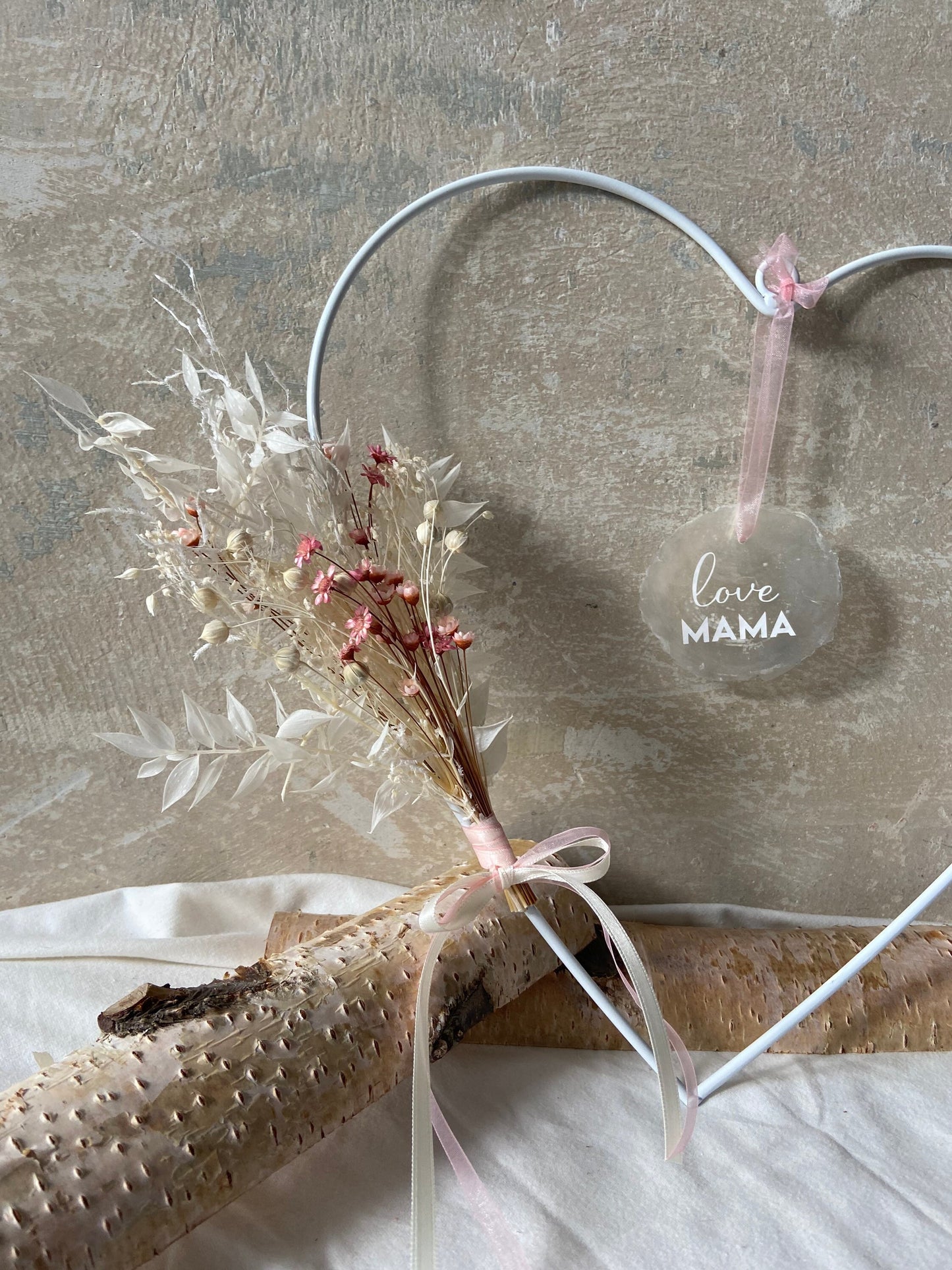 Herz | Trockenblumen | Satinband | weiß | rosa | Muttertag | Love MAMA | Liebe | Vintage Look | Shabby Style | Boho Style | Hochzeit