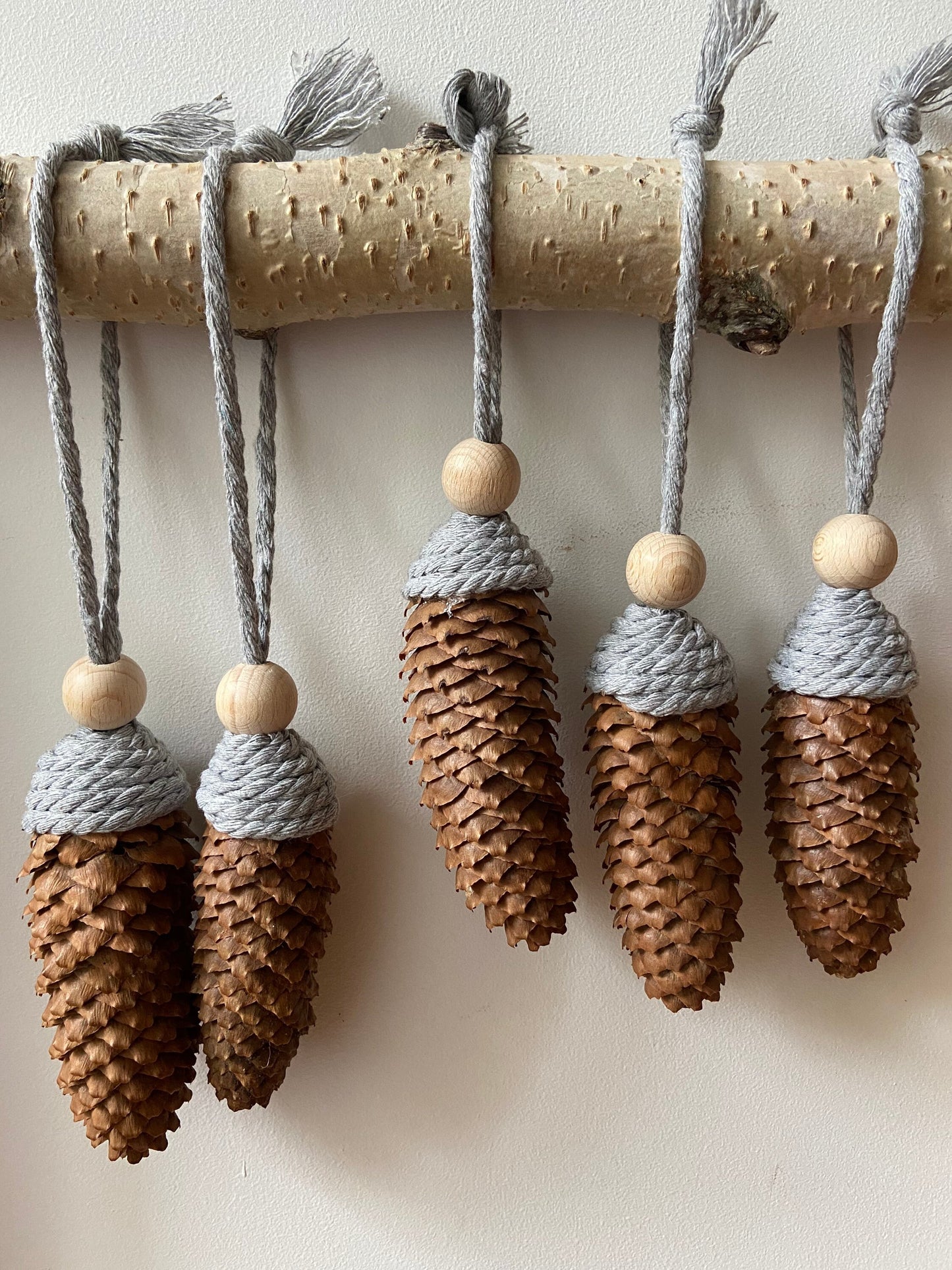 Zapfen der Fichte | Baumanhänger | natürlich dekorieren | Weihnachten | Herbst | Advent | Baumschmuck | Christbaum | Fensterdeko
