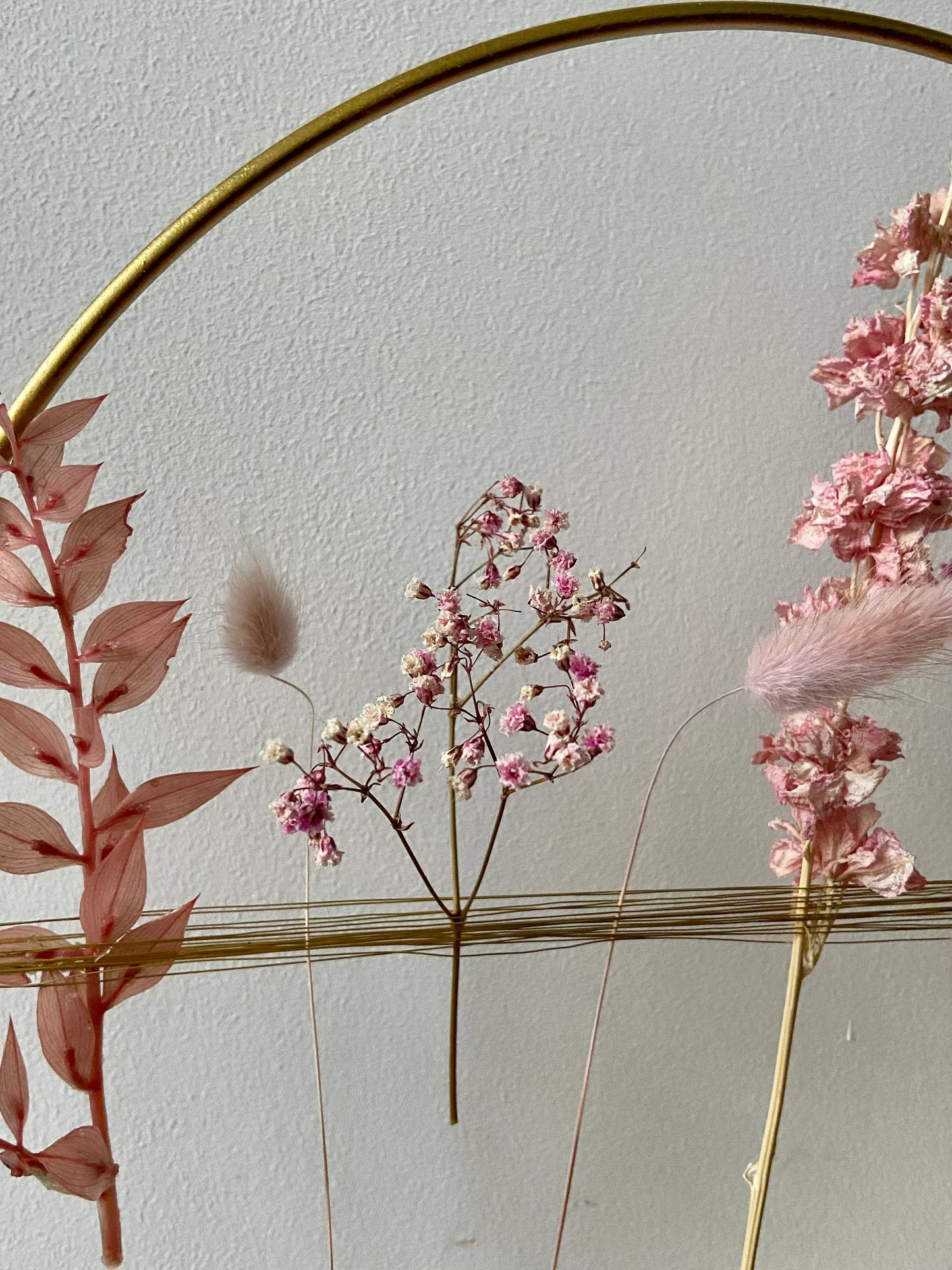 Trockenblumen | Loop | Gold | Wohndeko | schönes für Zuhause | Geschenkeidee | Stehender Kranz | Rosé