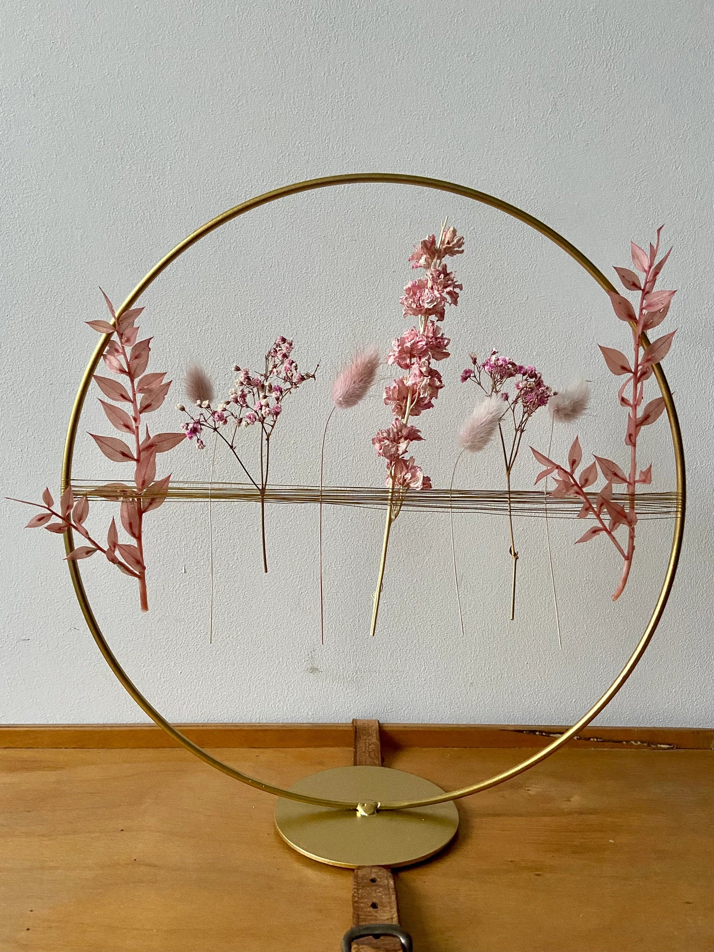 Trockenblumen | Loop | Gold | Wohndeko | schönes für Zuhause | Geschenkeidee | Stehender Kranz | Rosé