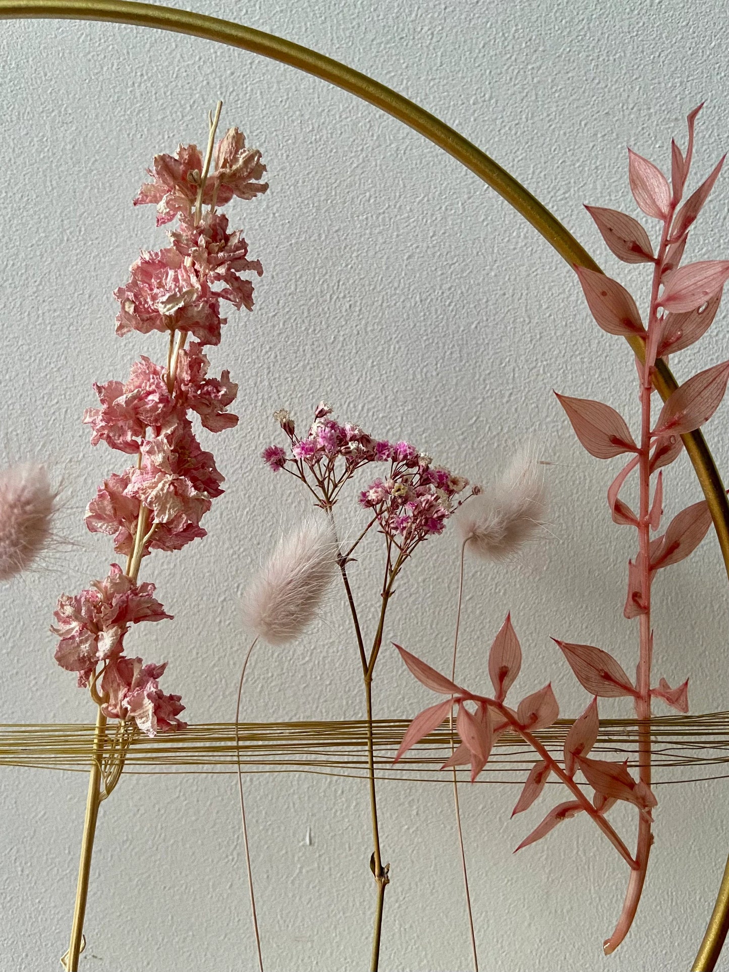 Trockenblumen | Loop | Gold | Wohndeko | schönes für Zuhause | Geschenkeidee | Stehender Kranz | Rosé