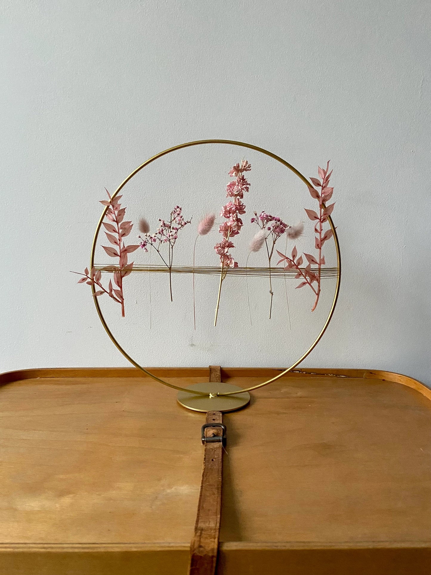 Trockenblumen | Loop | Gold | Wohndeko | schönes für Zuhause | Geschenkeidee | Stehender Kranz | Rosé