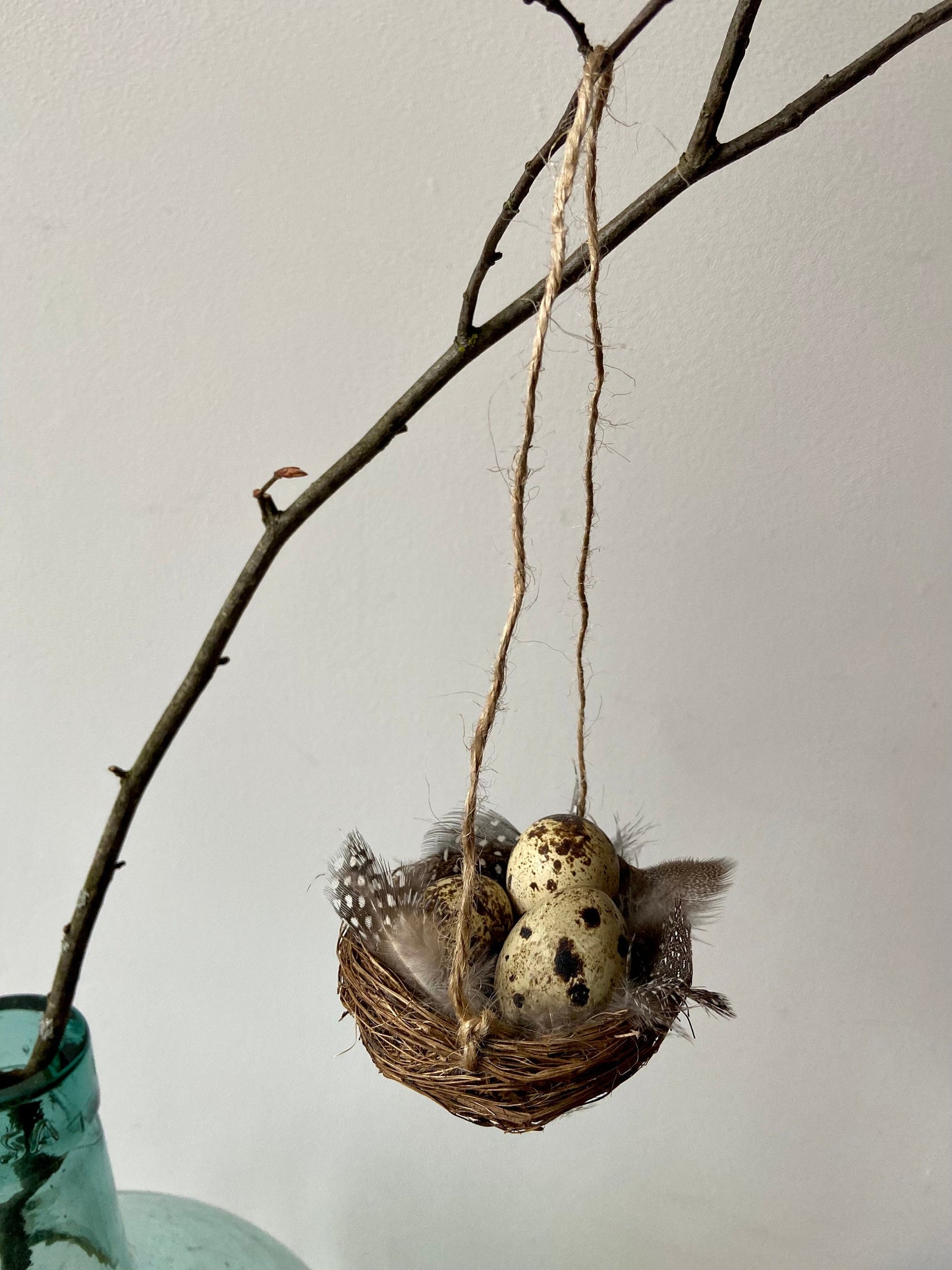 Hängende Nestchen mit Wachteleiern & Federn | Ostern | Frühling | Dekoration | Osterdeko | natürliche Deko | Skandinavisch | schlicht