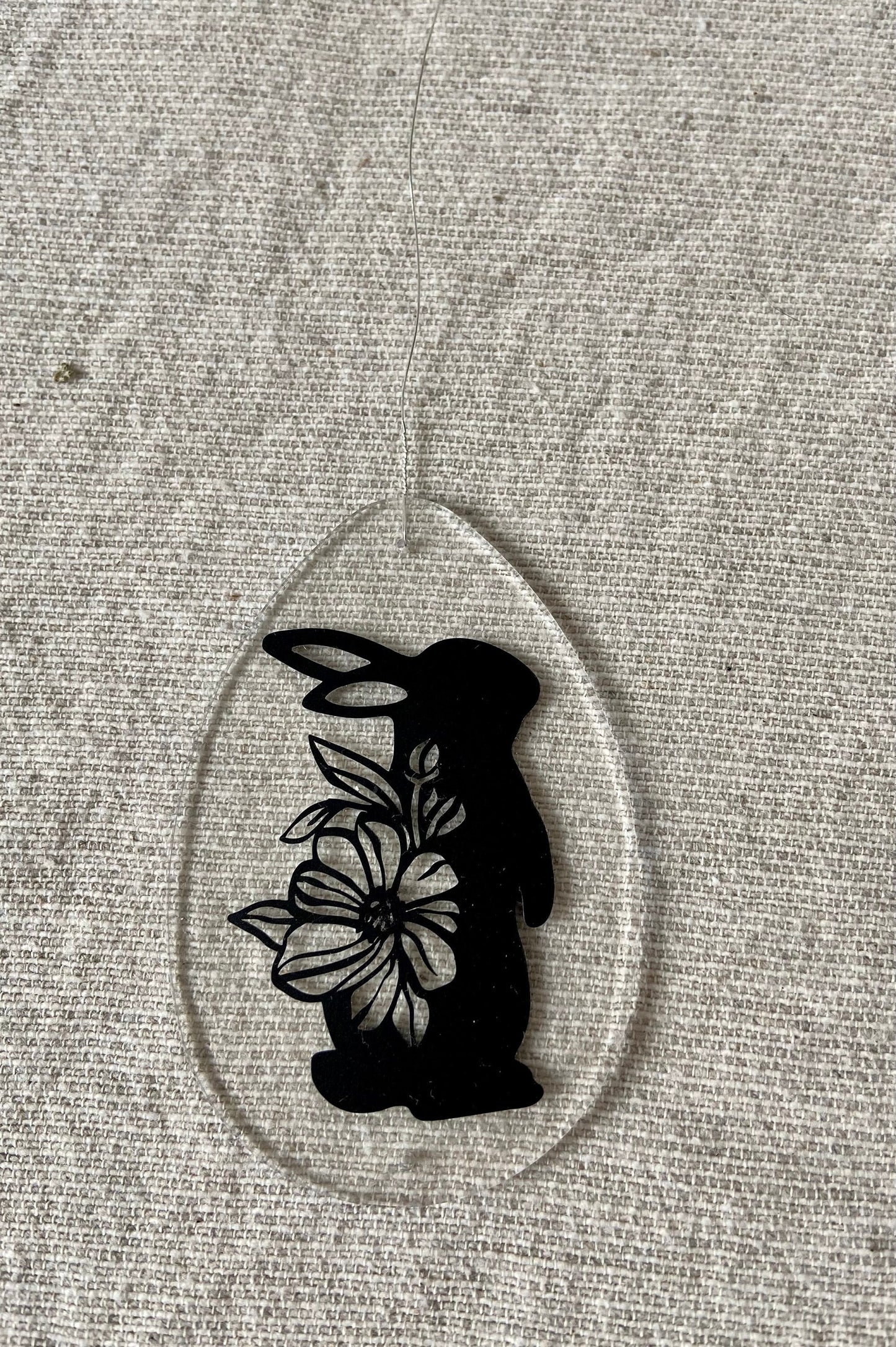 Osterei-Anhänger | Hase | Schriftzug | Osterei | mit Blüten | Osterdeko | Frühling | Acryl | Osterstrauch | zart | plotten | schwarz