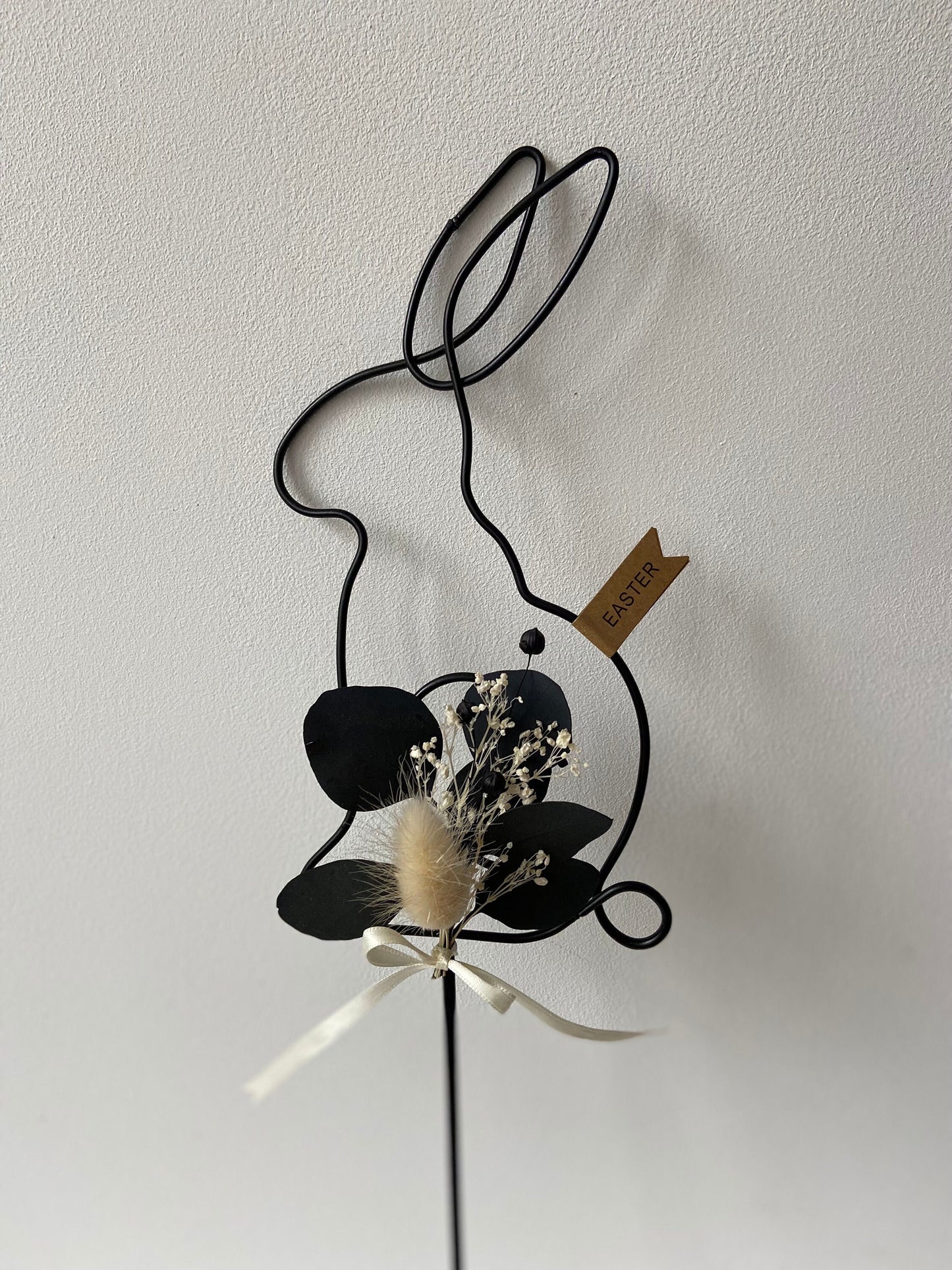 Metall Hase | Osterhase | Frühlingsdeko | Osterdekorstion | Oster Topper | Hase | schwarz | Blüten | Stab