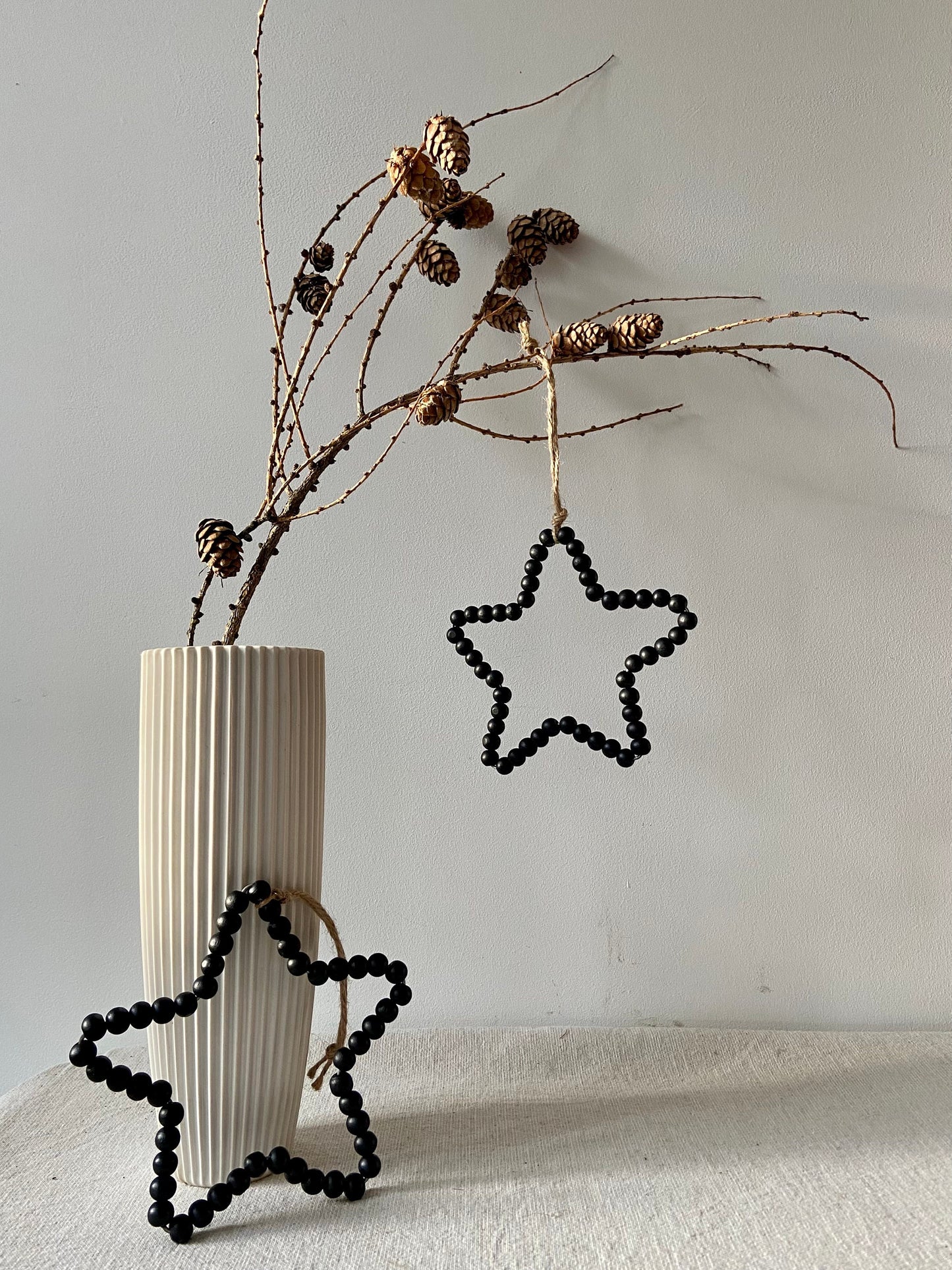 Stern | Holzperlen | Anhänger | Weihnachten | Baumschmuck | Geschenkschmuck | schwarz | Christbaum | Winterdeko | Advent | Skandinsvisch
