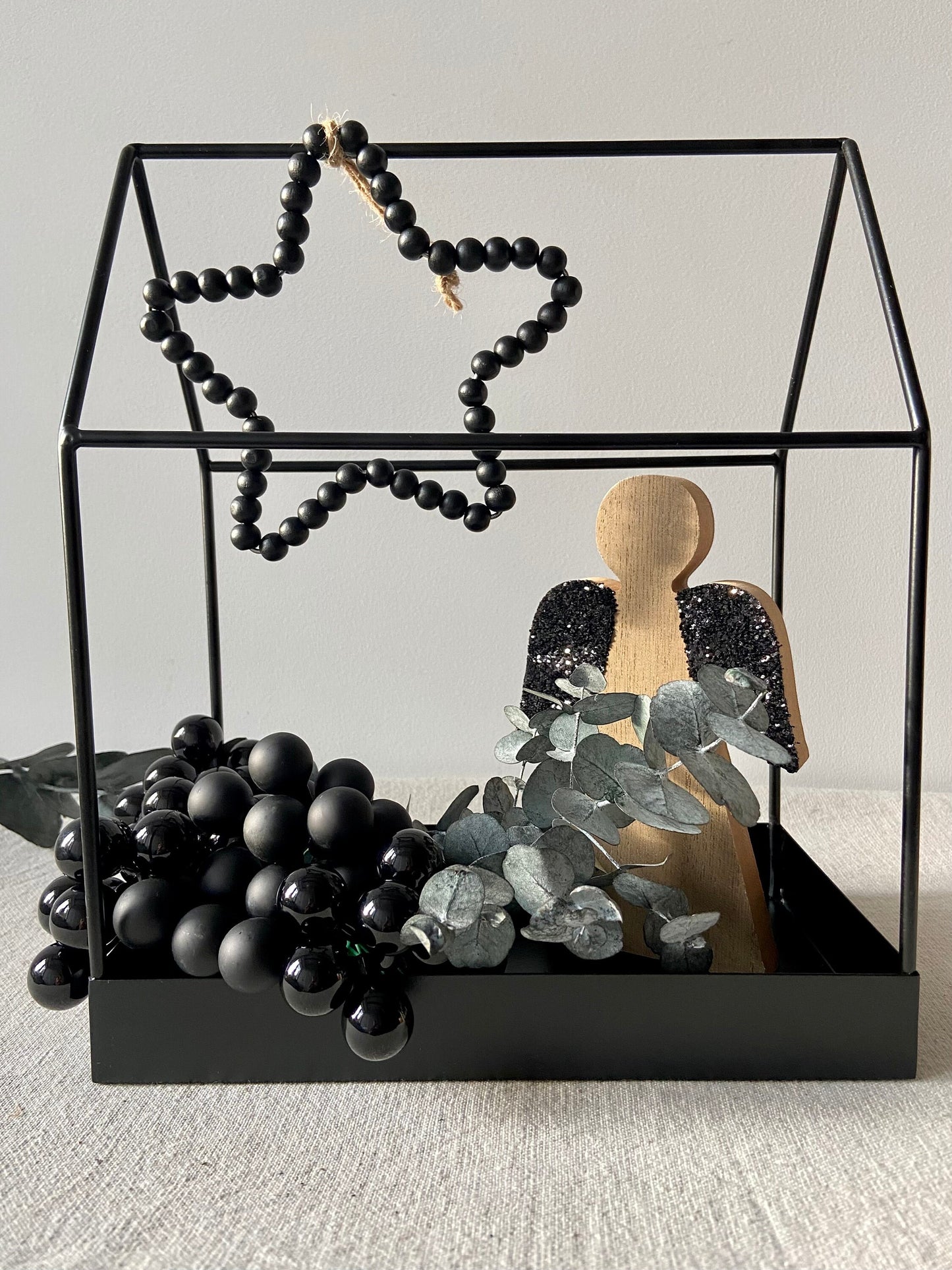 Holzengel mit Glitzerflügel | Schwarz | Glitzer | Engel | Holz | Weihnachtsengel | Adventsdeko | Weihnachtsdeko | Weihnachten | Schutzengel