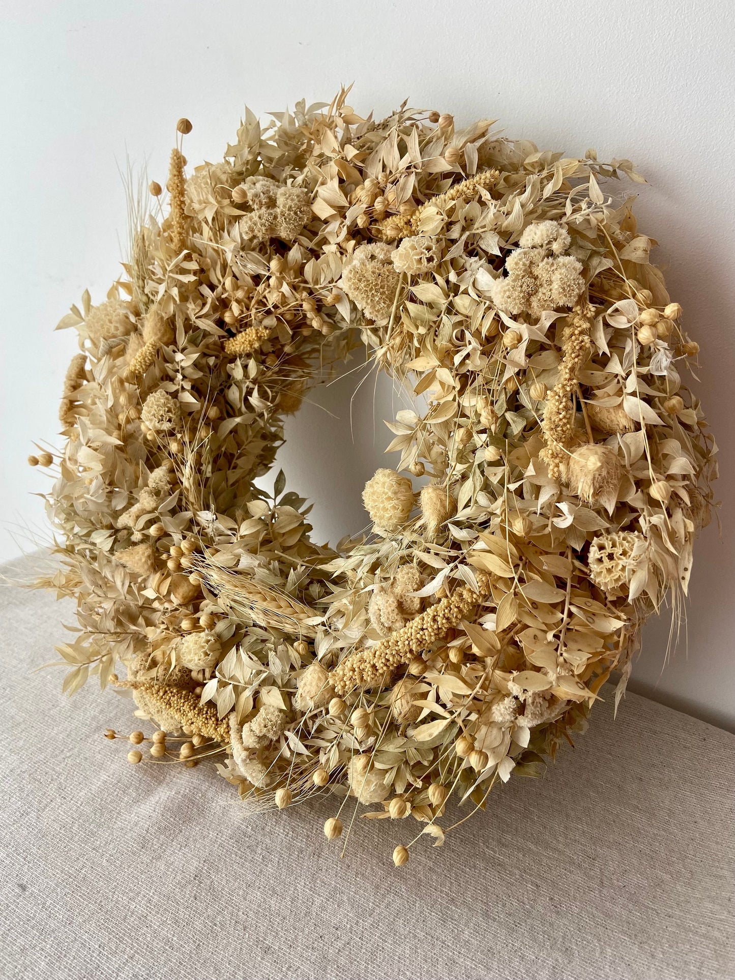 Kranz aus Trockenblumen | Creme | Beige | Trockenblumen | Home Decor | Blumenkranz | Ruskuskranz | Deko | Boho-Style | Skandinavisch