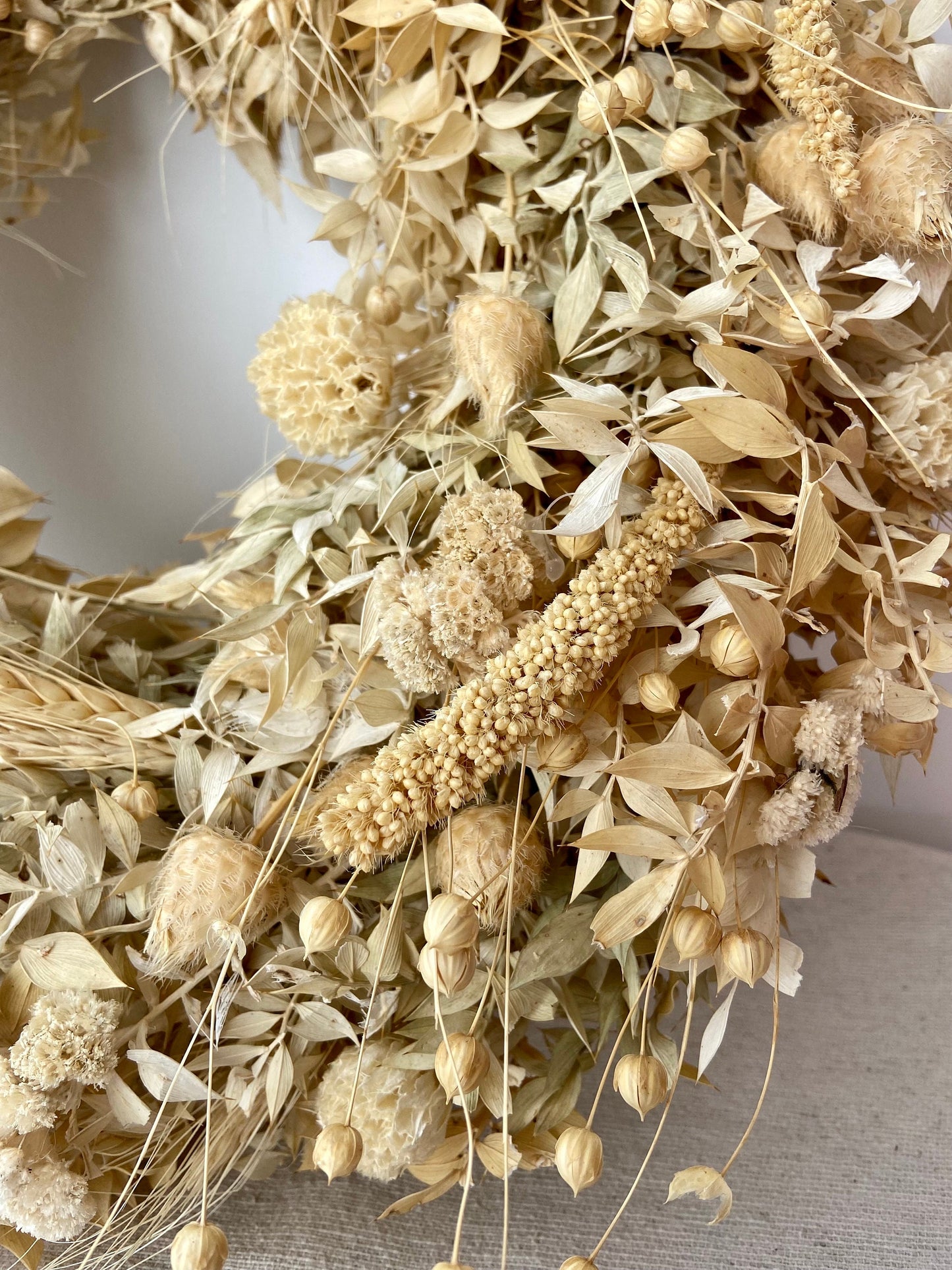 Kranz aus Trockenblumen | Creme | Beige | Trockenblumen | Home Decor | Blumenkranz | Ruskuskranz | Deko | Boho-Style | Skandinavisch