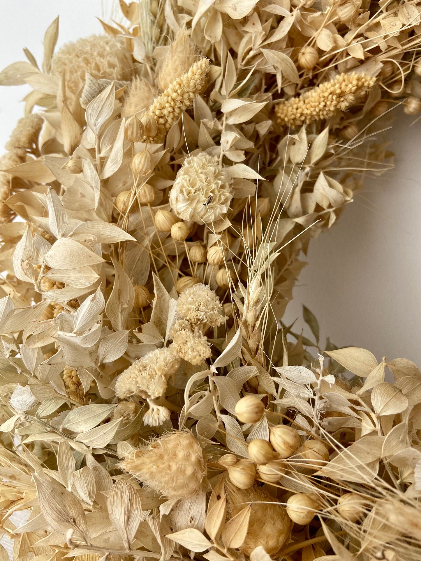 Kranz aus Trockenblumen | Creme | Beige | Trockenblumen | Home Decor | Blumenkranz | Ruskuskranz | Deko | Boho-Style | Skandinavisch