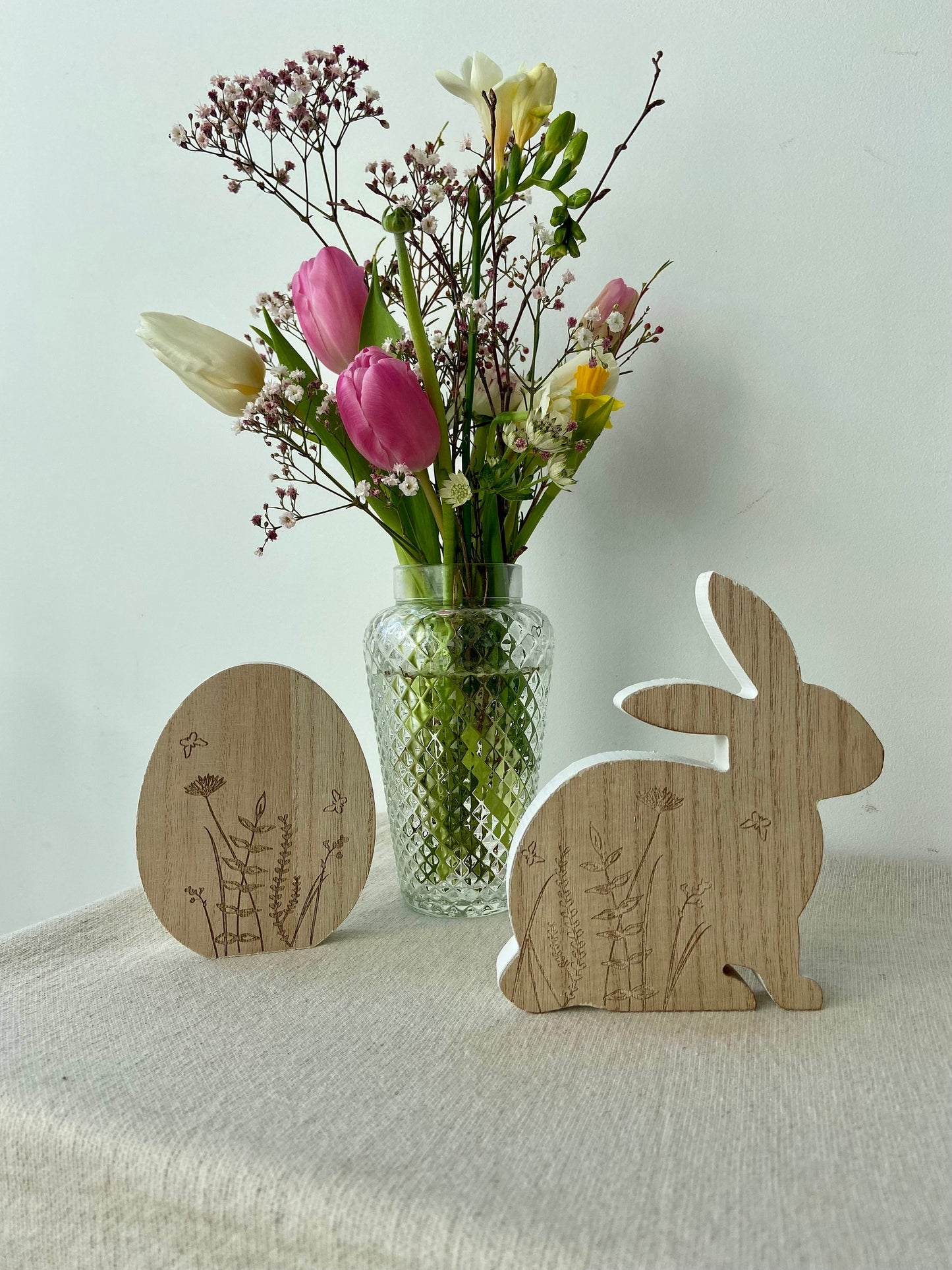 Holzei mit Blüten | weiß | Blumenwiese | Osterei | Holz | Frühling | Frühlingsdeko | Osterdeko | Ostern | Ei