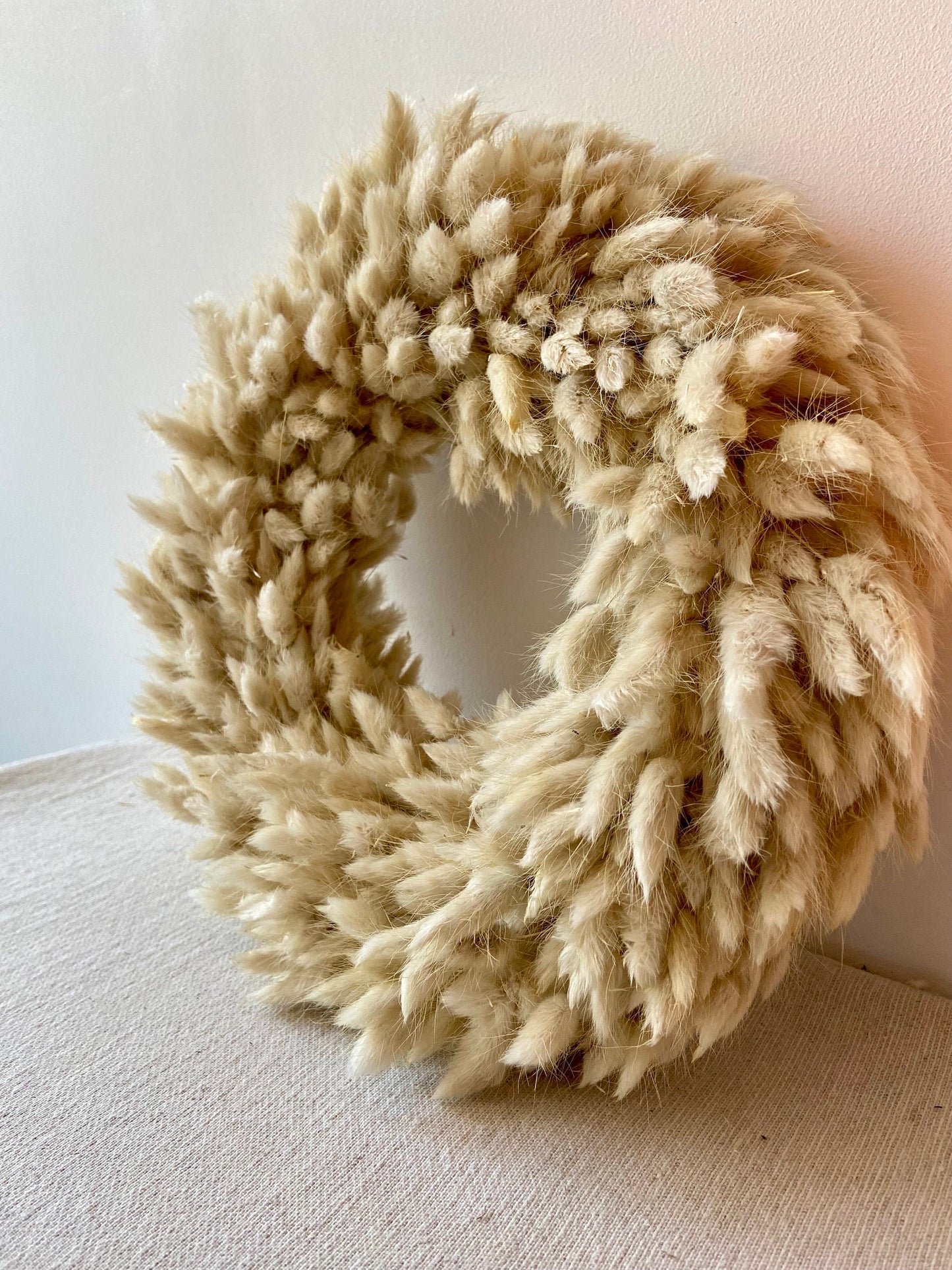 Kranz aus Samtgras | creme | Trockenblumen | HomeDeco | Blumenkranz | Laguruskranz | Deko | Boho-Style | Skandinavisch | Hasenschwänzchen