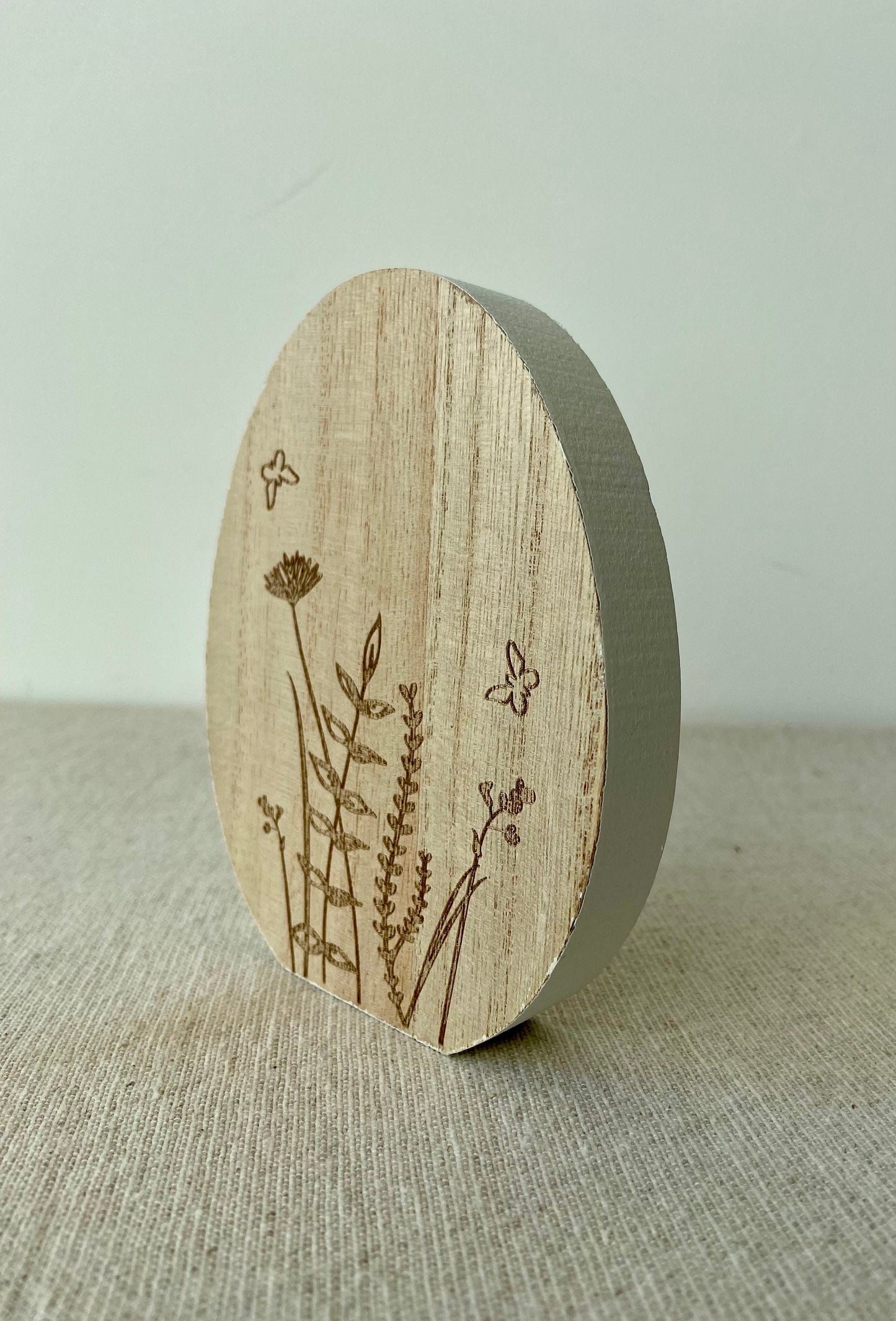 Holzei mit Blüten | weiß | Blumenwiese | Osterei | Holz | Frühling | Frühlingsdeko | Osterdeko | Ostern | Ei