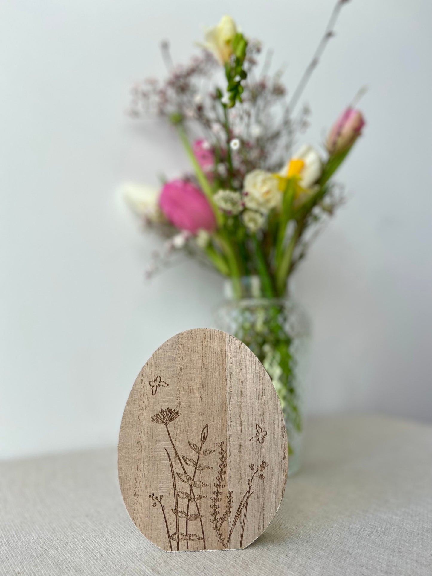 Holzei mit Blüten | weiß | Blumenwiese | Osterei | Holz | Frühling | Frühlingsdeko | Osterdeko | Ostern | Ei