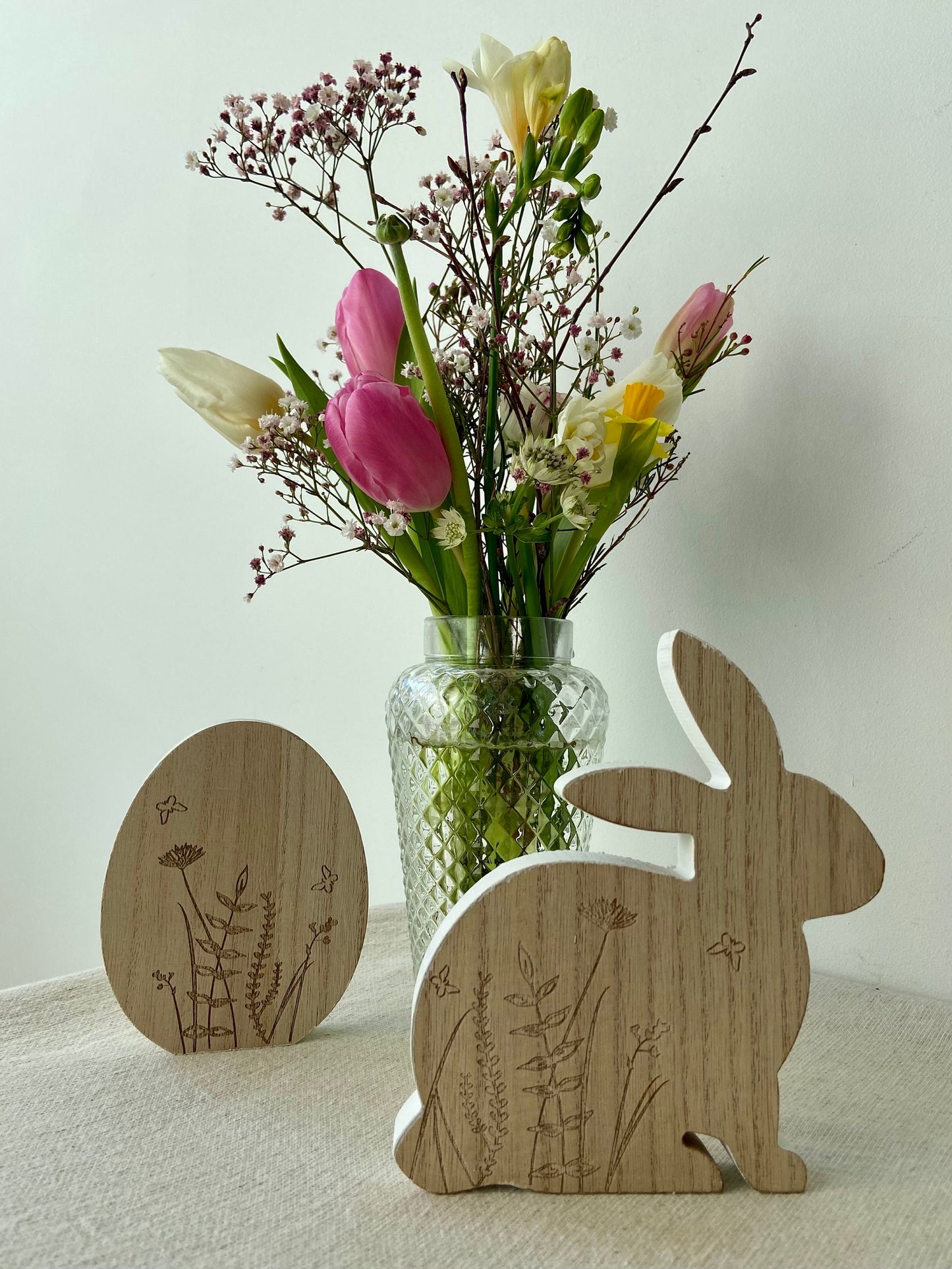 Holzei mit Blüten | weiß | Blumenwiese | Osterei | Holz | Frühling | Frühlingsdeko | Osterdeko | Ostern | Ei
