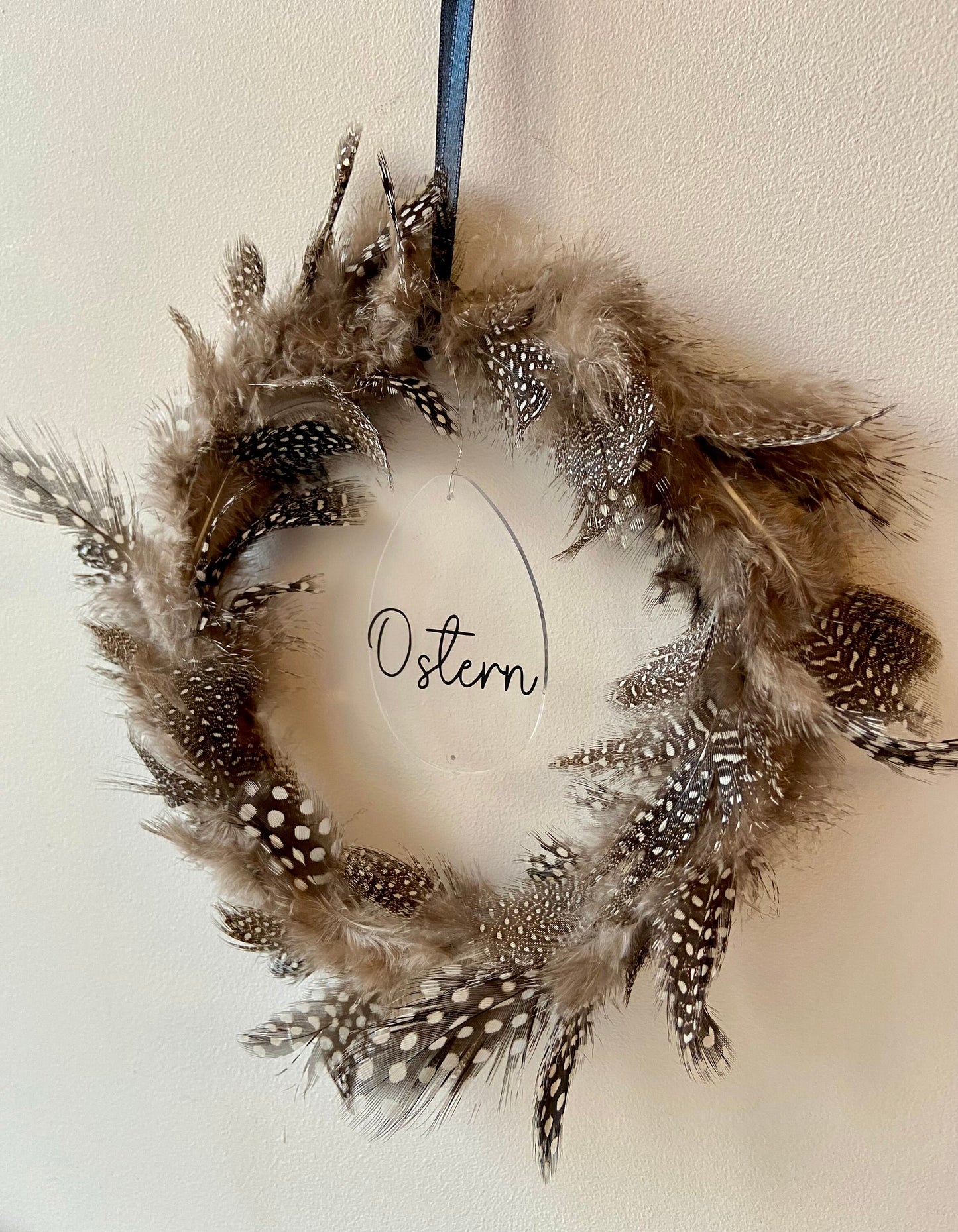 Perlhuhnfedernkranz | Federn | Ostern | Deko | Kranz | Türschmuck | Fensterdeko | klein aber fein | Osterschmuck | Schmuck fürs Zuhause
