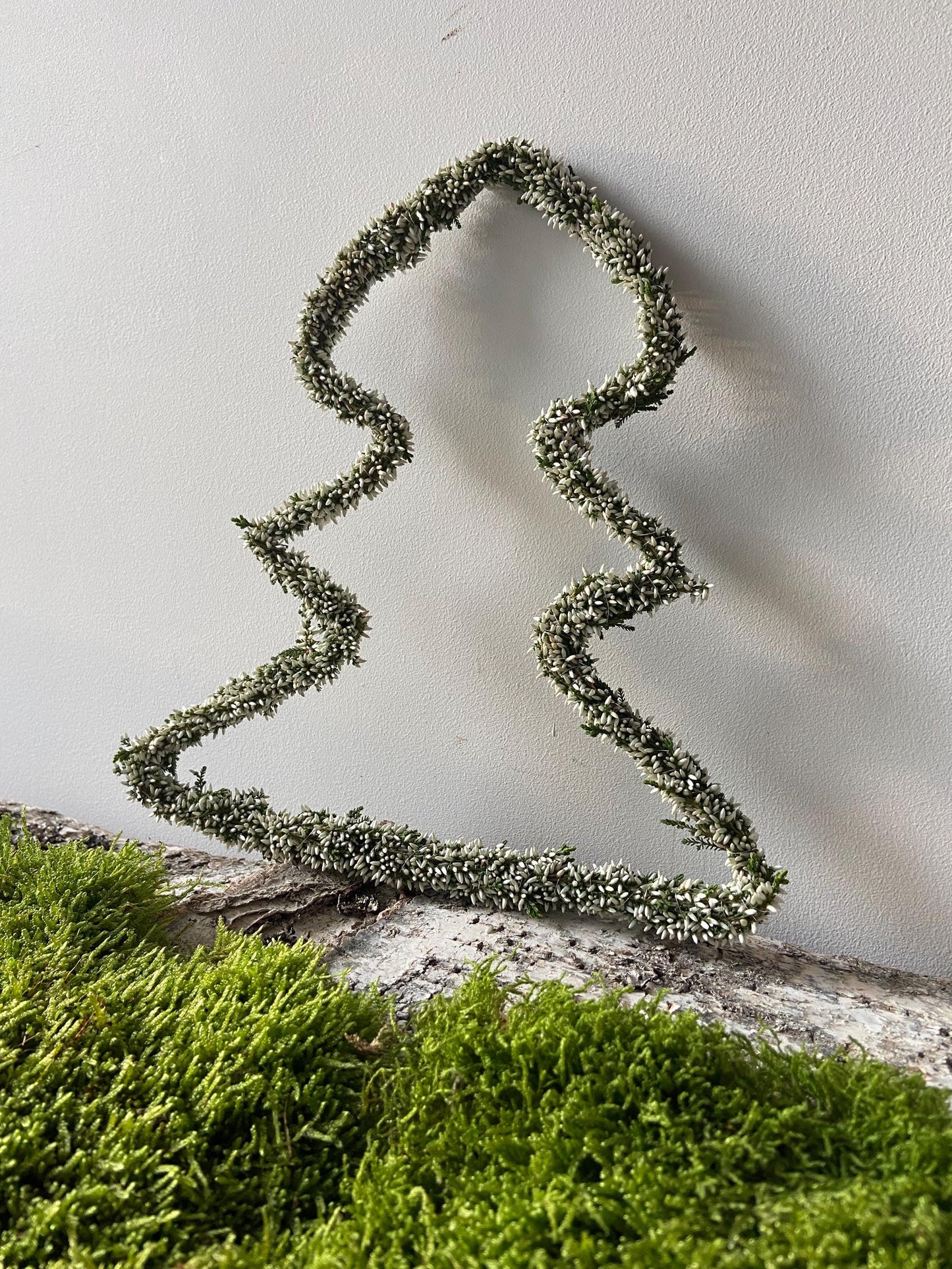 Tannenbaum aus Heide weiß | Türschmuck | Fensterschmuck | Heidebaum | Advent | Weihnachten | Deko | Naturdeko | Mini-Tannenbaum | Erika