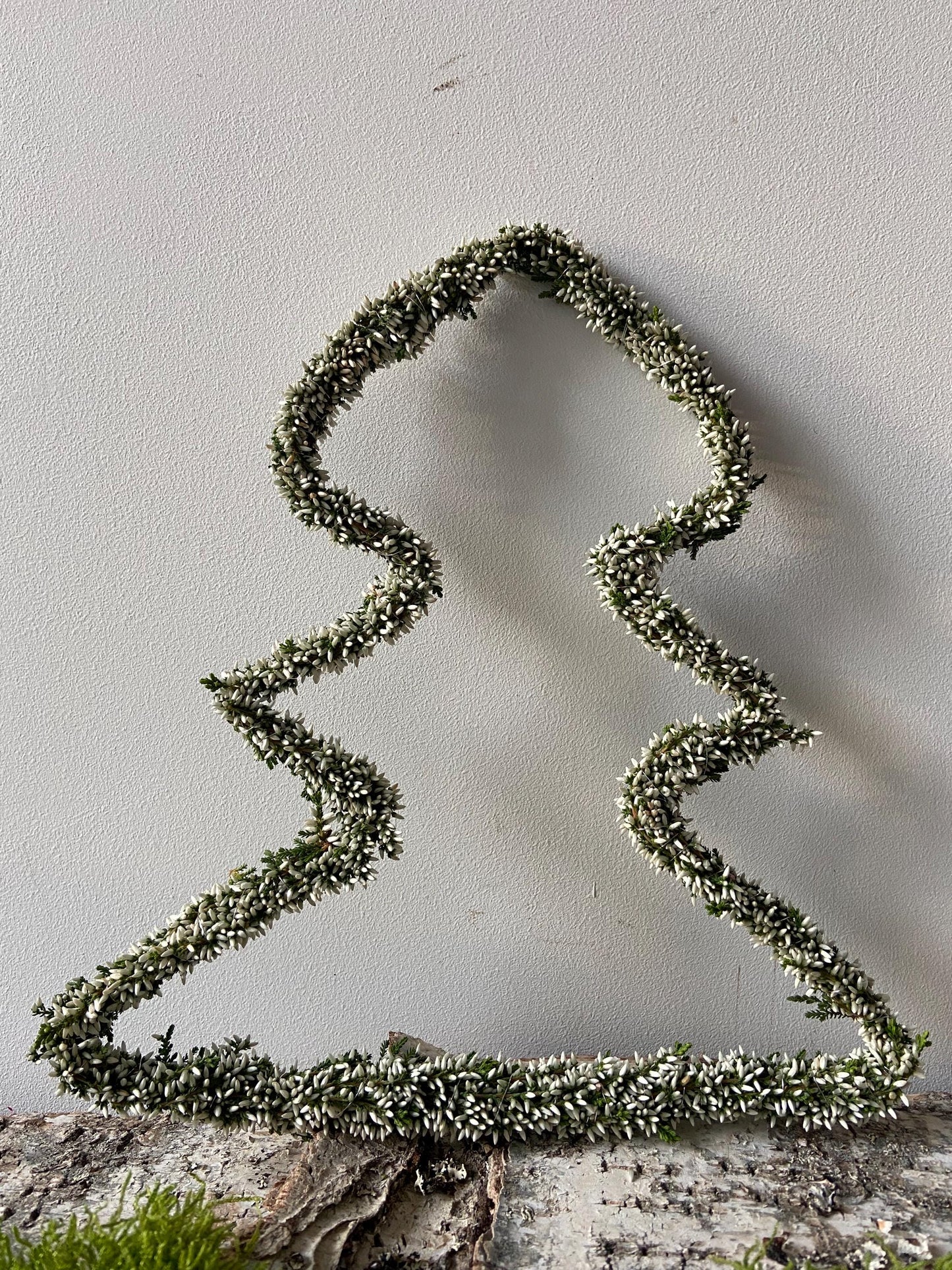 Tannenbaum aus Heide weiß | Türschmuck | Fensterschmuck | Heidebaum | Advent | Weihnachten | Deko | Naturdeko | Mini-Tannenbaum | Erika