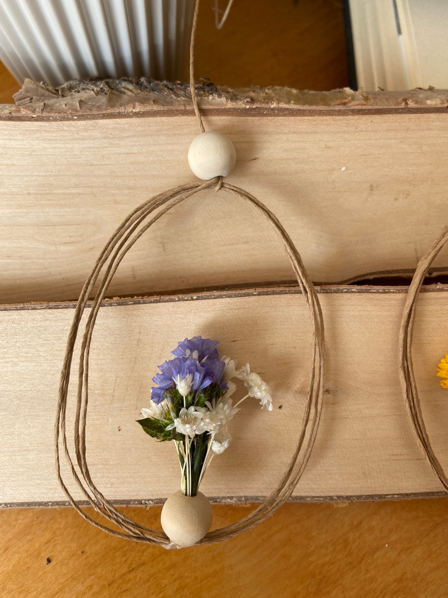 Ei | Anhänger | getrocknete Blüten | Holzperlen | Ostern | Osterstrauch | Osterdeko