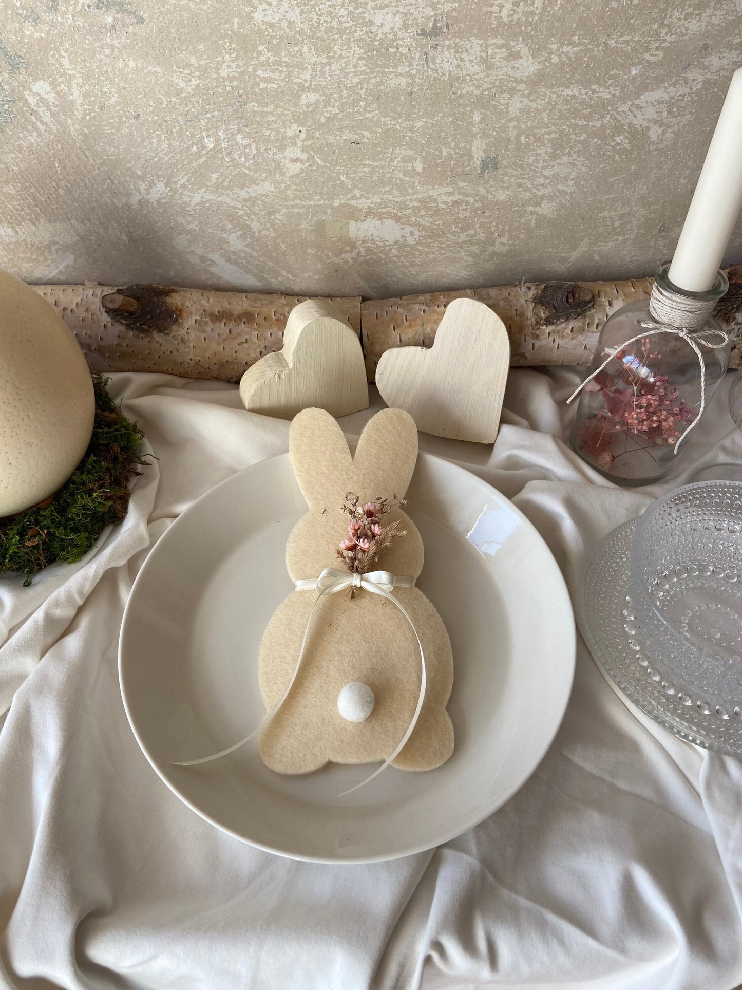 Hase | Osterhase | Filzhase | getrocknete Blüten | Ostern | Ostertisch | Osterdeko | | Trockenblumen | Deko | Einladung | Tischdeko