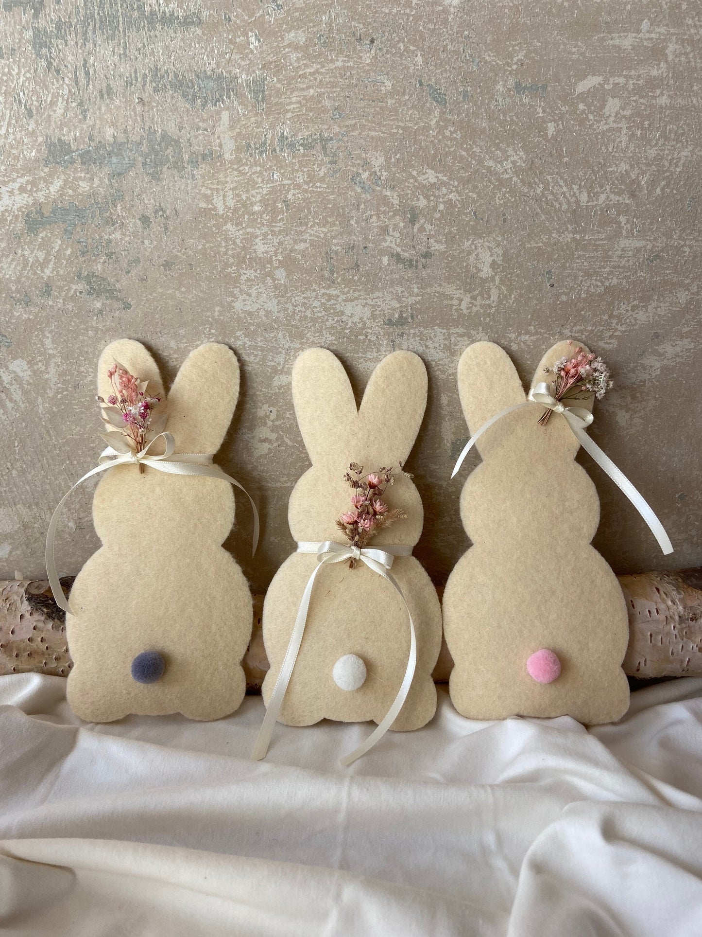Hase | Osterhase | Filzhase | getrocknete Blüten | Ostern | Ostertisch | Osterdeko | | Trockenblumen | Deko | Einladung | Tischdeko