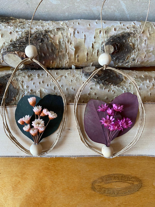 Ei | Anhänger | getrocknete Blüten | Ostern | Osterstrauch | Osterdeko | Schwarzweiß | Trockenblumen | schlichte Deko