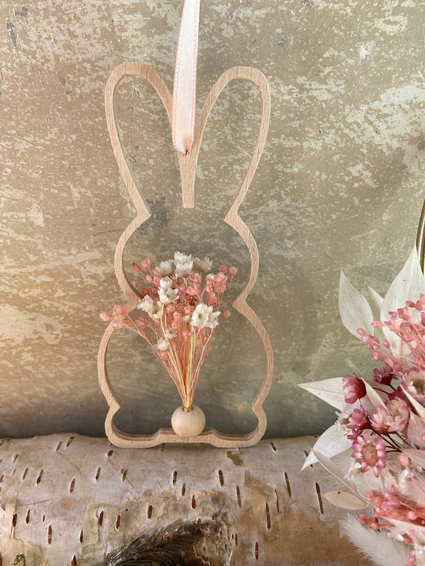 Hase | Osterhase | Holzhase | getrocknete Blüten | Ostern | Ostertisch | Osterdeko |Trockenblumen | Deko | Einladung | Tischdeko | Anhänger
