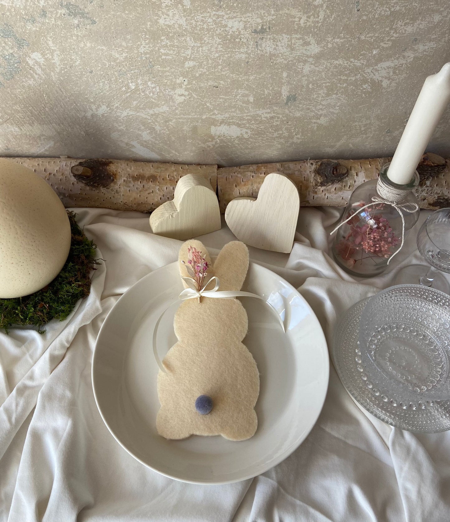 Hase | Osterhase | Filzhase | getrocknete Blüten | Ostern | Ostertisch | Osterdeko | | Trockenblumen | Deko | Einladung | Tischdeko