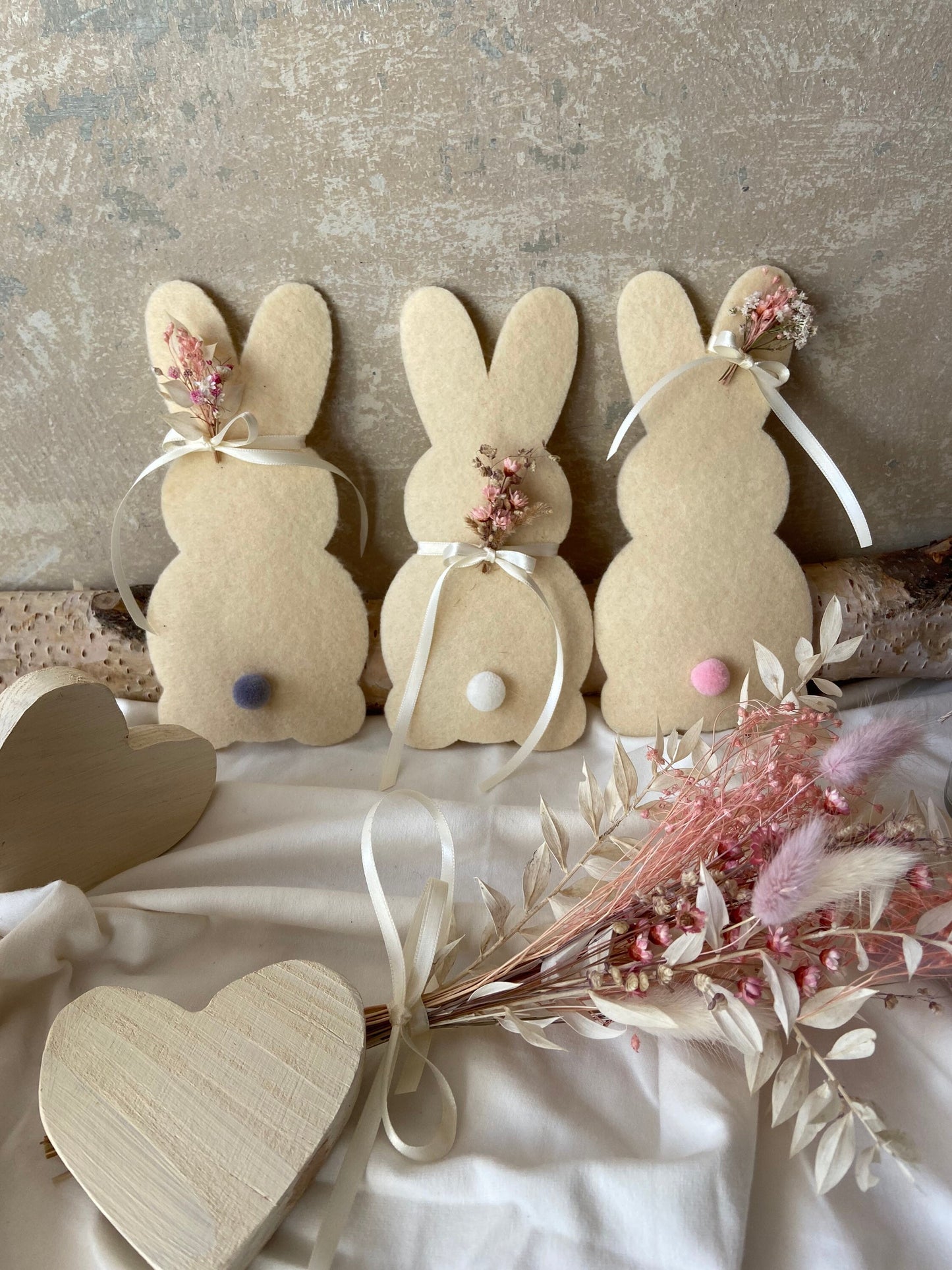 Hase | Osterhase | Filzhase | getrocknete Blüten | Ostern | Ostertisch | Osterdeko | | Trockenblumen | Deko | Einladung | Tischdeko