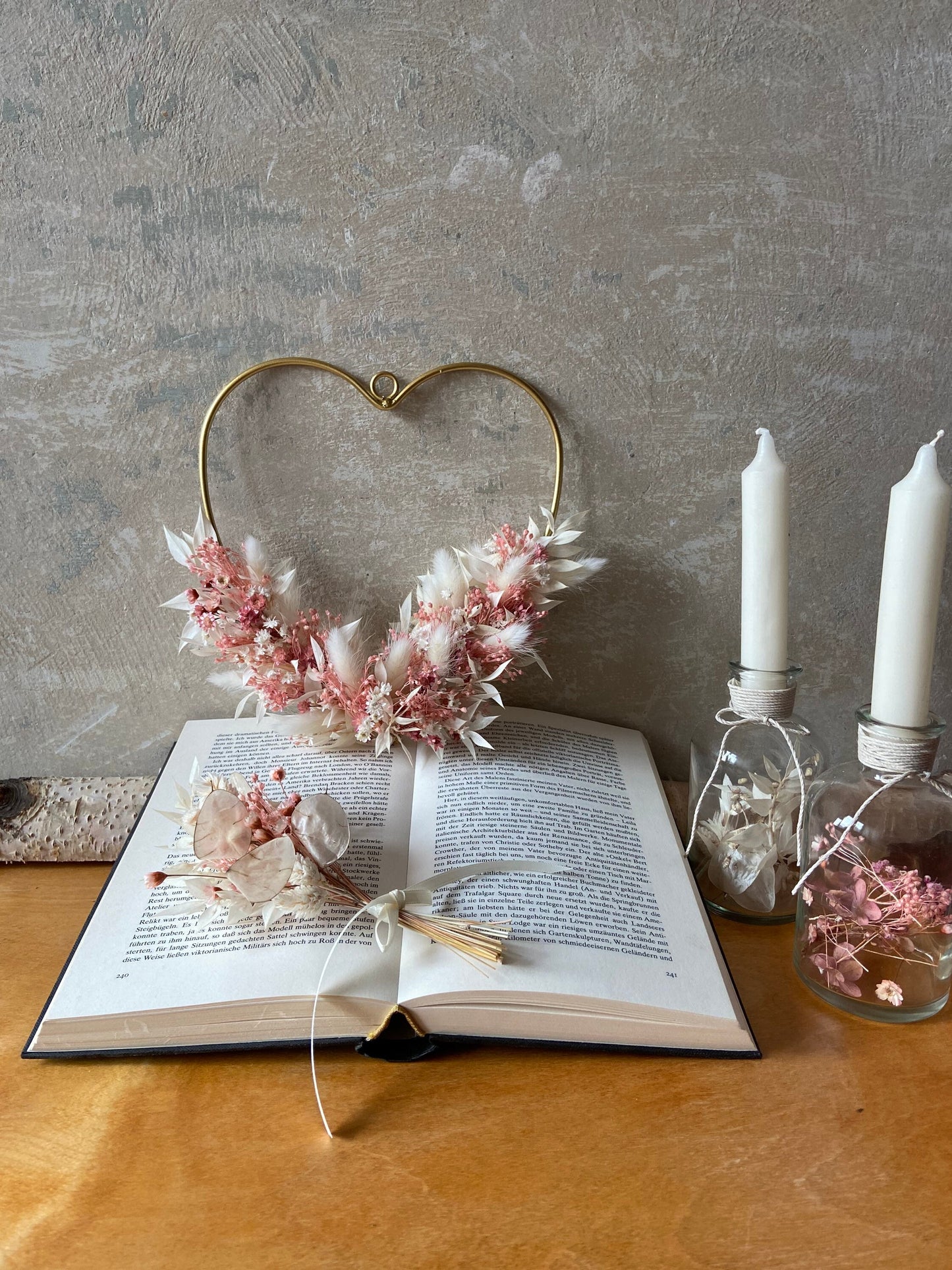 Herz | Trockenblumen | Schleifenband | rosa | weiß | gold | kleines Herz | getrocknete Blüten Gräser | kleine Geschenke | von Herzen