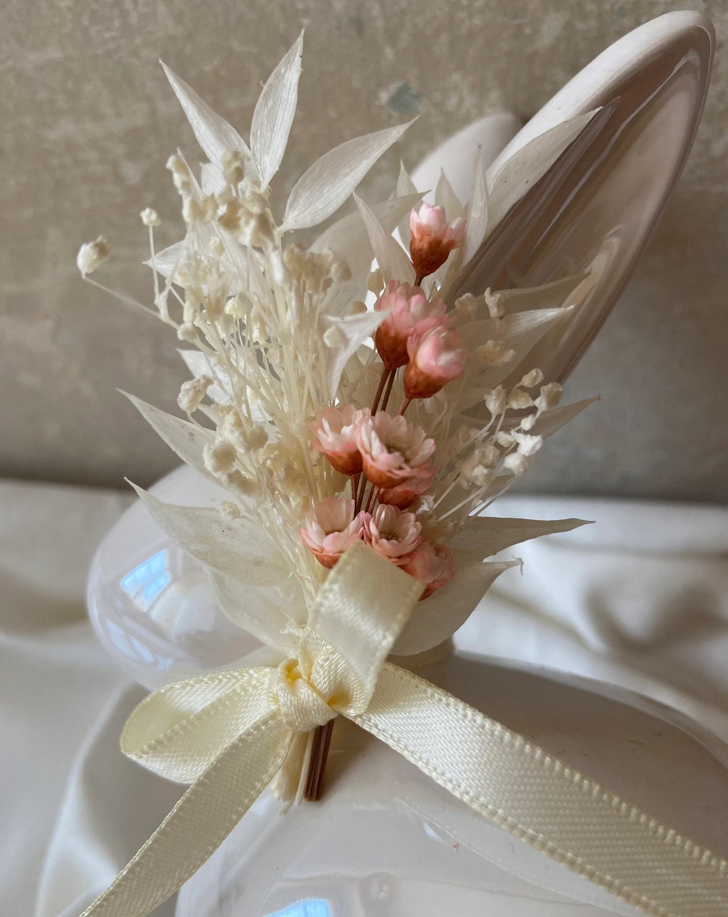 Hase | Osterhase | Keramikhase | getrocknete Blüten | Ostern | Ostertisch | Osterdeko |Trockenblumen | Deko | Tischdeko