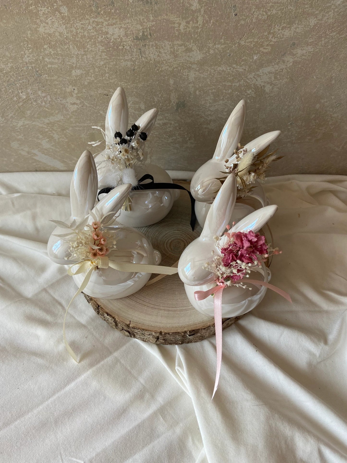 Hase | Osterhase | Keramikhase | getrocknete Blüten | Ostern | Ostertisch | Osterdeko |Trockenblumen | Deko | Tischdeko
