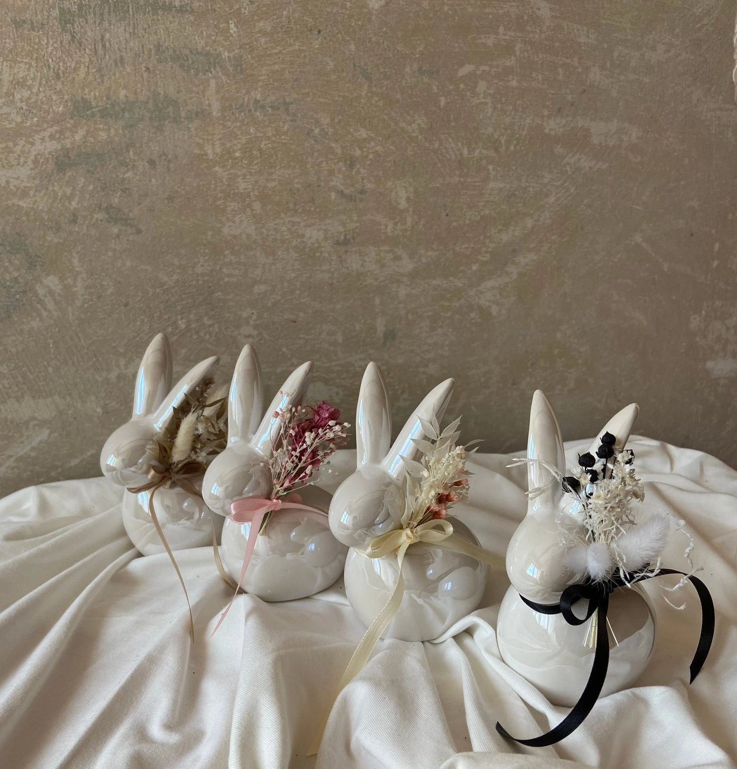 Hase | Osterhase | Keramikhase | getrocknete Blüten | Ostern | Ostertisch | Osterdeko |Trockenblumen | Deko | Tischdeko