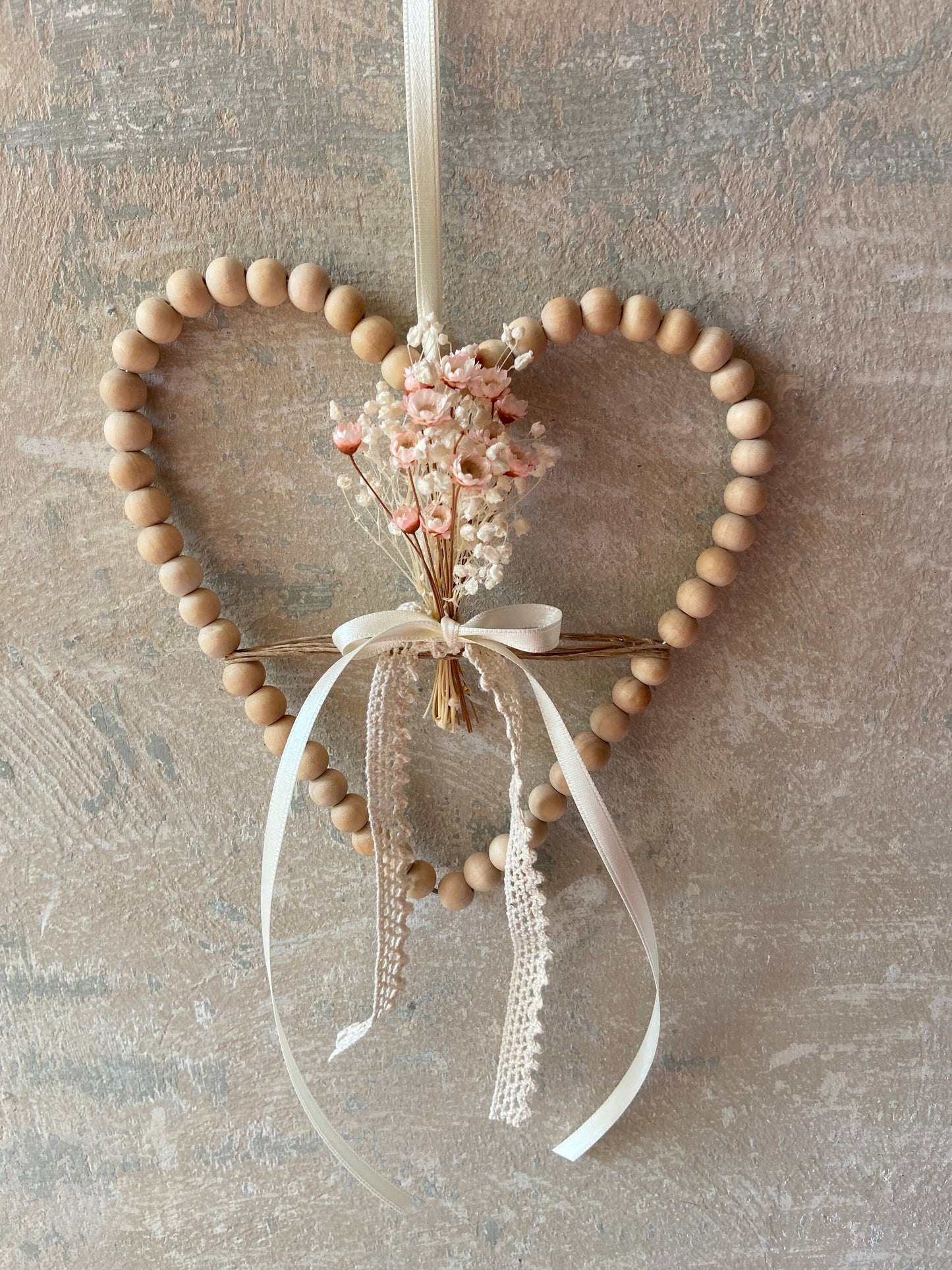 Herz | Holzperlen | Trockenblumen Strauß | Schleifenband | rosa | weiß | kleines Herz | getrocknete Blüten Gräser | Muttertag | Geschenk