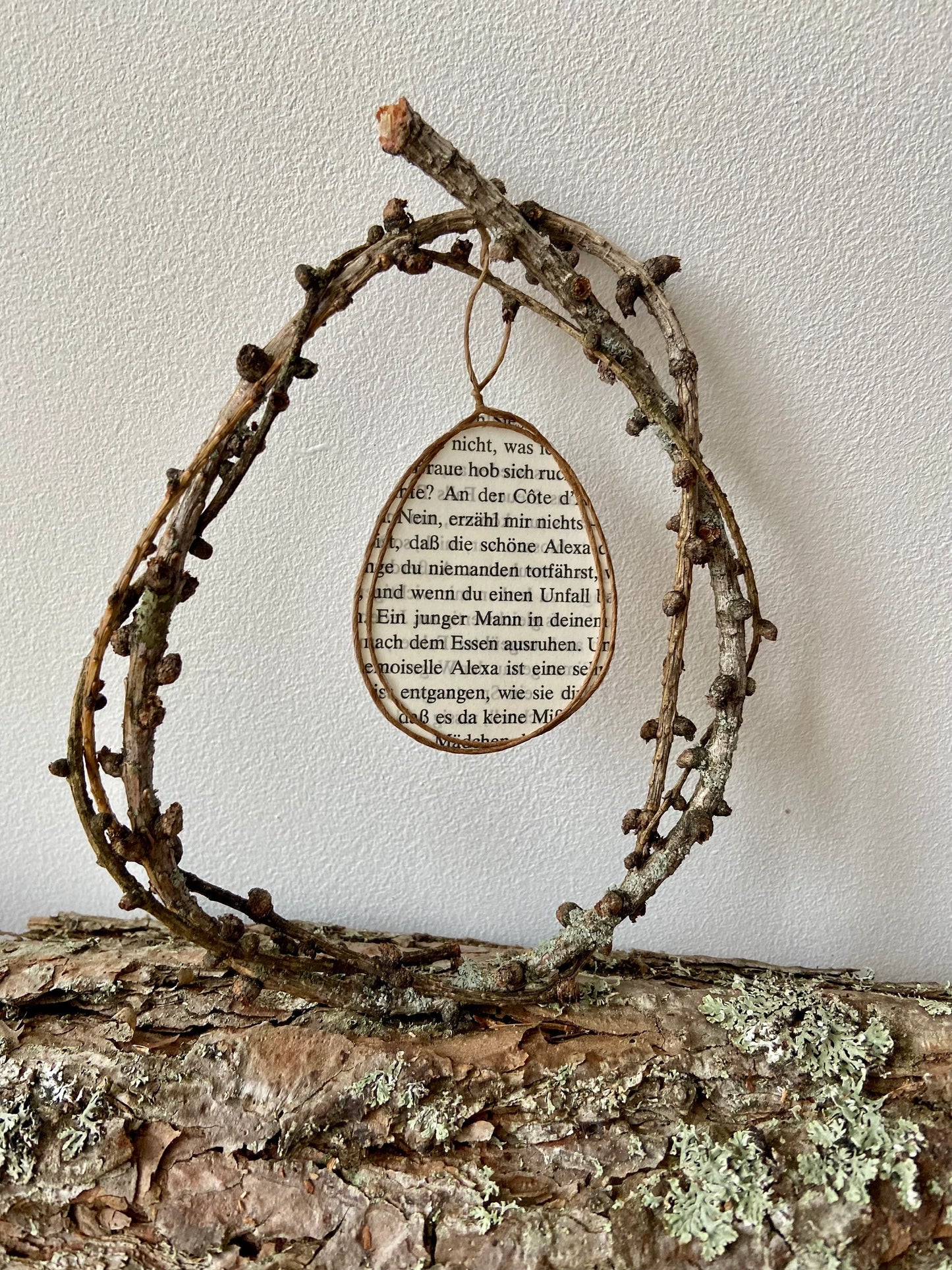 Osterdekoration | Ei aus Lärchenzweigen mit Eianhänger aus Papier | Osterei aus Lärchenzweigen| Osterdeko | Naturmaterial | Bastelmaterial