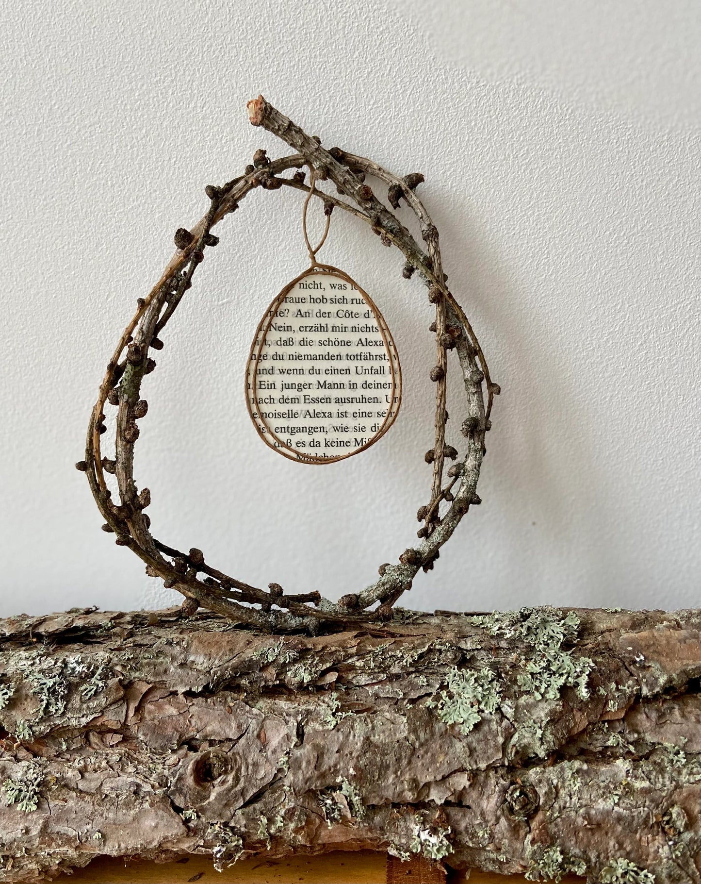 Osterdekoration | Ei aus Lärchenzweigen mit Eianhänger aus Papier | Osterei aus Lärchenzweigen| Osterdeko | Naturmaterial | Bastelmaterial