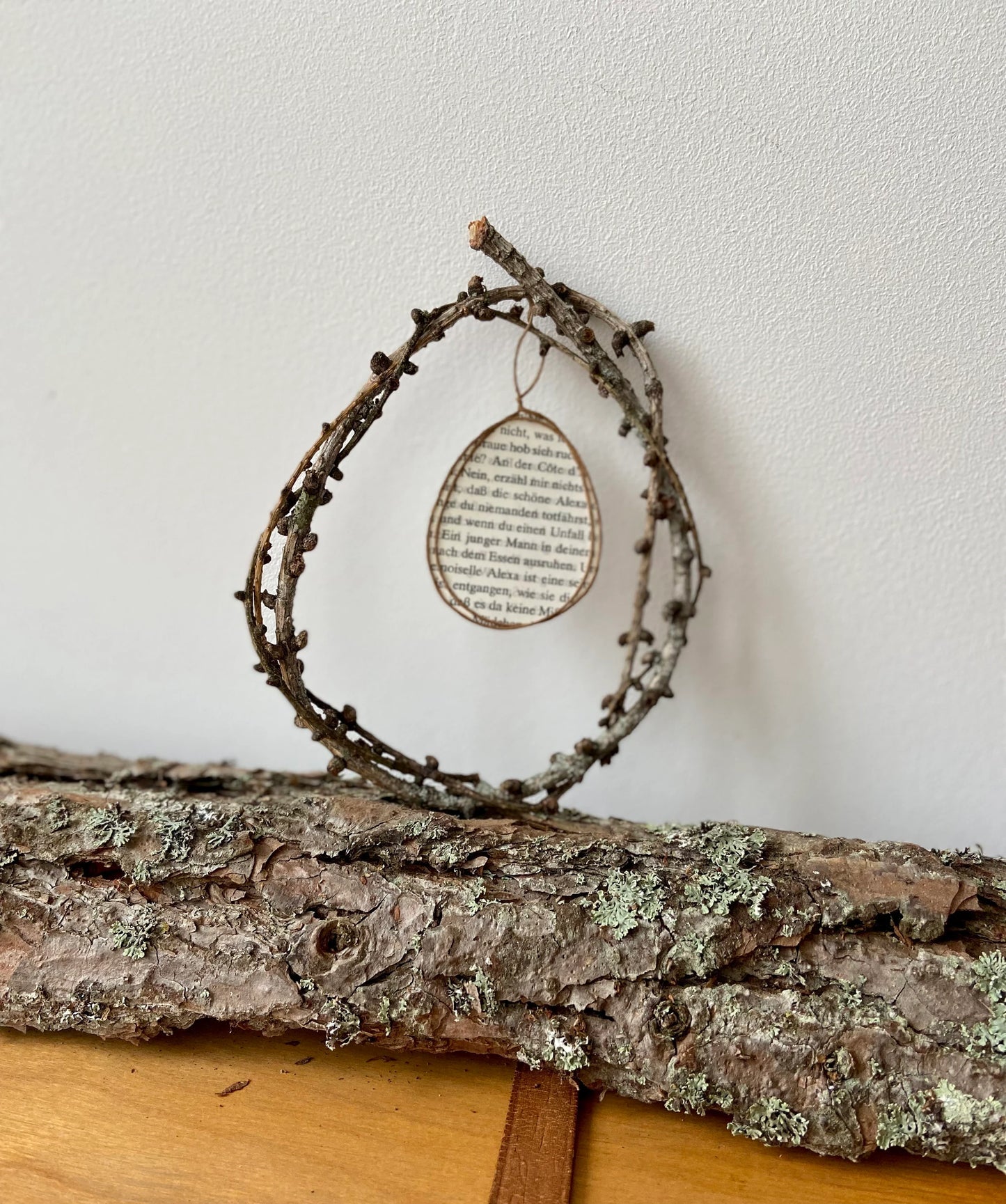 Osterdekoration | Ei aus Lärchenzweigen mit Eianhänger aus Papier | Osterei aus Lärchenzweigen| Osterdeko | Naturmaterial | Bastelmaterial
