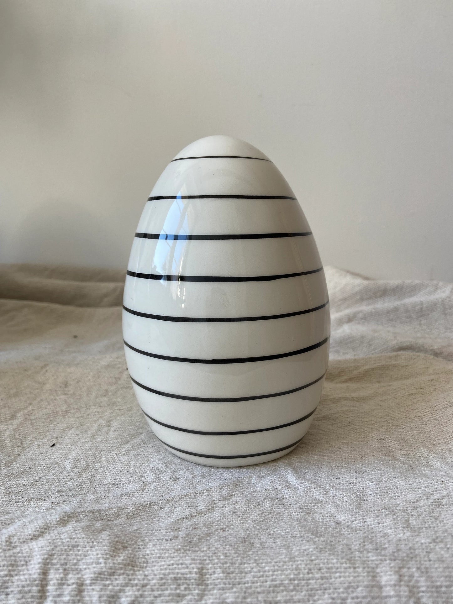 Osterei Schwarz weiß gestreift| Ei | Keramikei | Ostern | Ostertisch | Osterdeko | Deko | Tischdeko