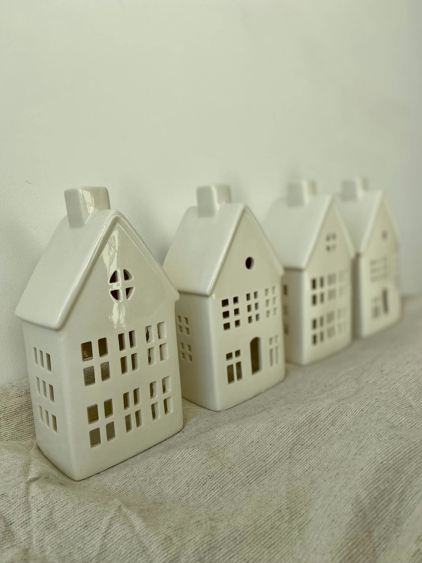 Lichthaus | Häuschen | Weiß | Porzellan | Osterdeko | Deko | Tischdeko | Weihnachten | Wohndeko | Kerzenhaus | Leuchthaus | Advent | Winter