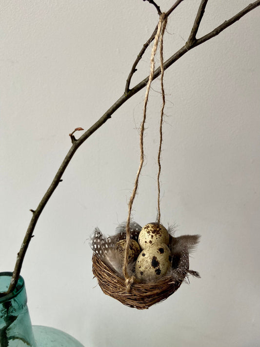 Hängende Nestchen mit Wachteleiern & Federn | Ostern | Frühling | Dekoration | Osterdeko | natürliche Deko | Skandinavisch | schlicht