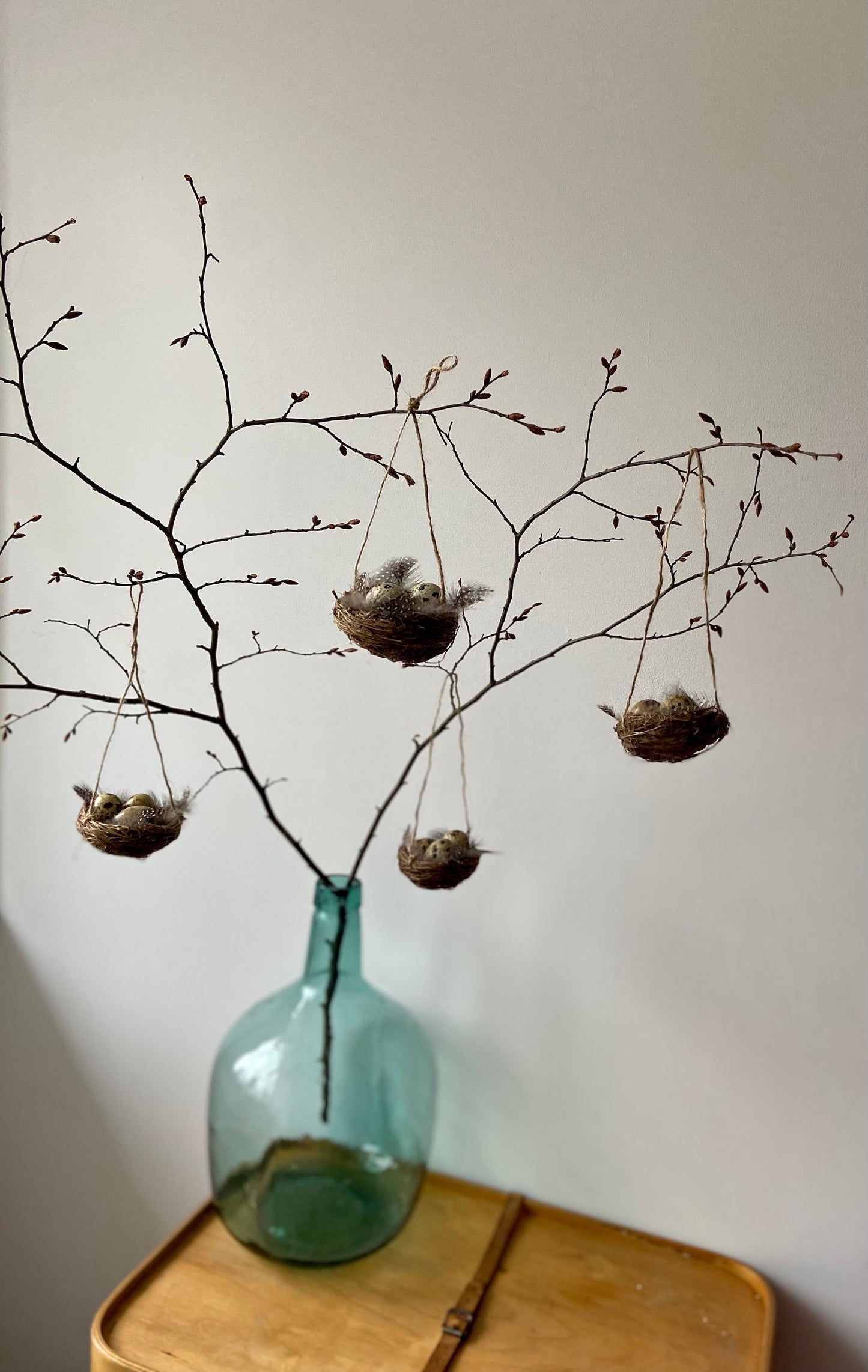 Hängende Nestchen mit Wachteleiern & Federn | Ostern | Frühling | Dekoration | Osterdeko | natürliche Deko | Skandinavisch | schlicht