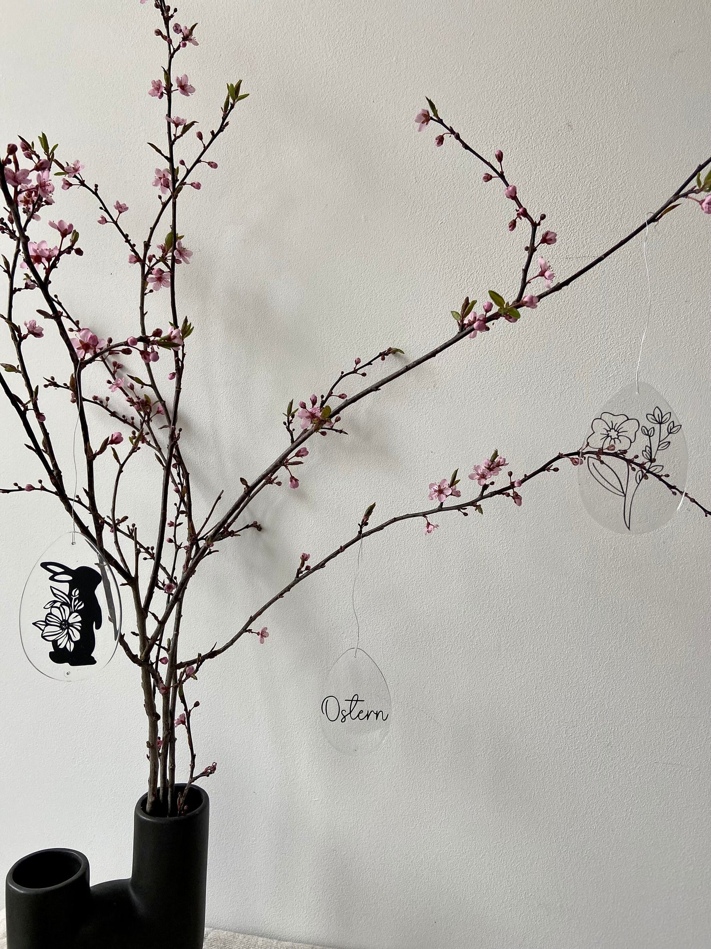 Osterei-Anhänger | Hase | Schriftzug | Osterei | mit Blüten | Osterdeko | Frühling | Acryl | Osterstrauch | zart | plotten | schwarz