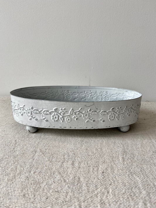Metall Tablett mit Füßen | Deko Schale | ShabbyLook | ovale Schale | Ornamente | Weihnachten | Advent | Winter | Deko | Tablett | weiß